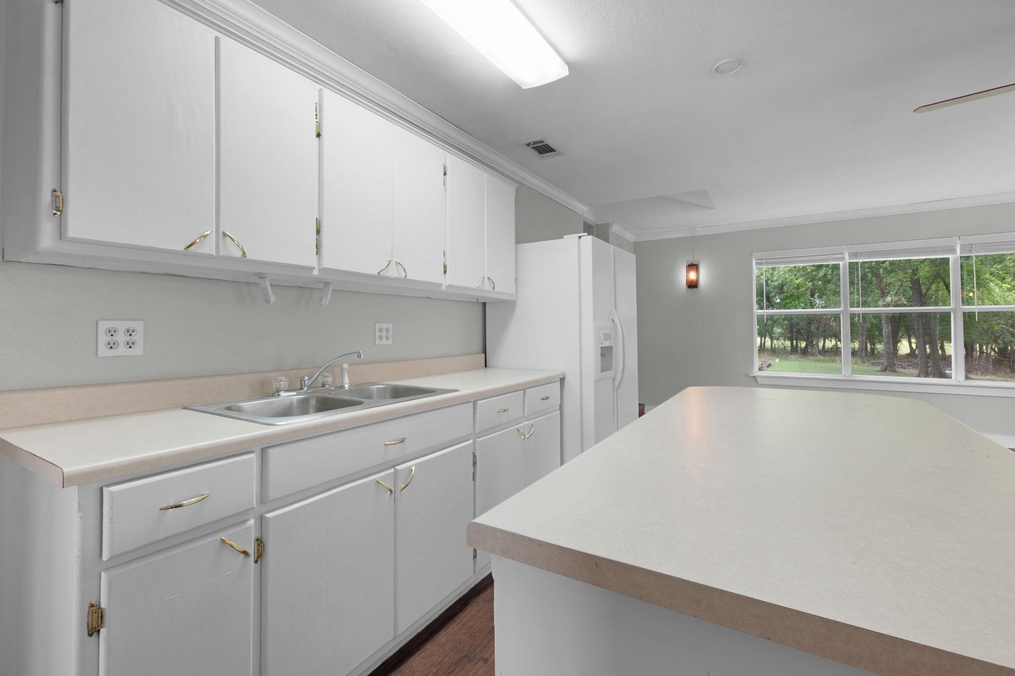 611 Central Texas Expy, Lampasas, TX 76550