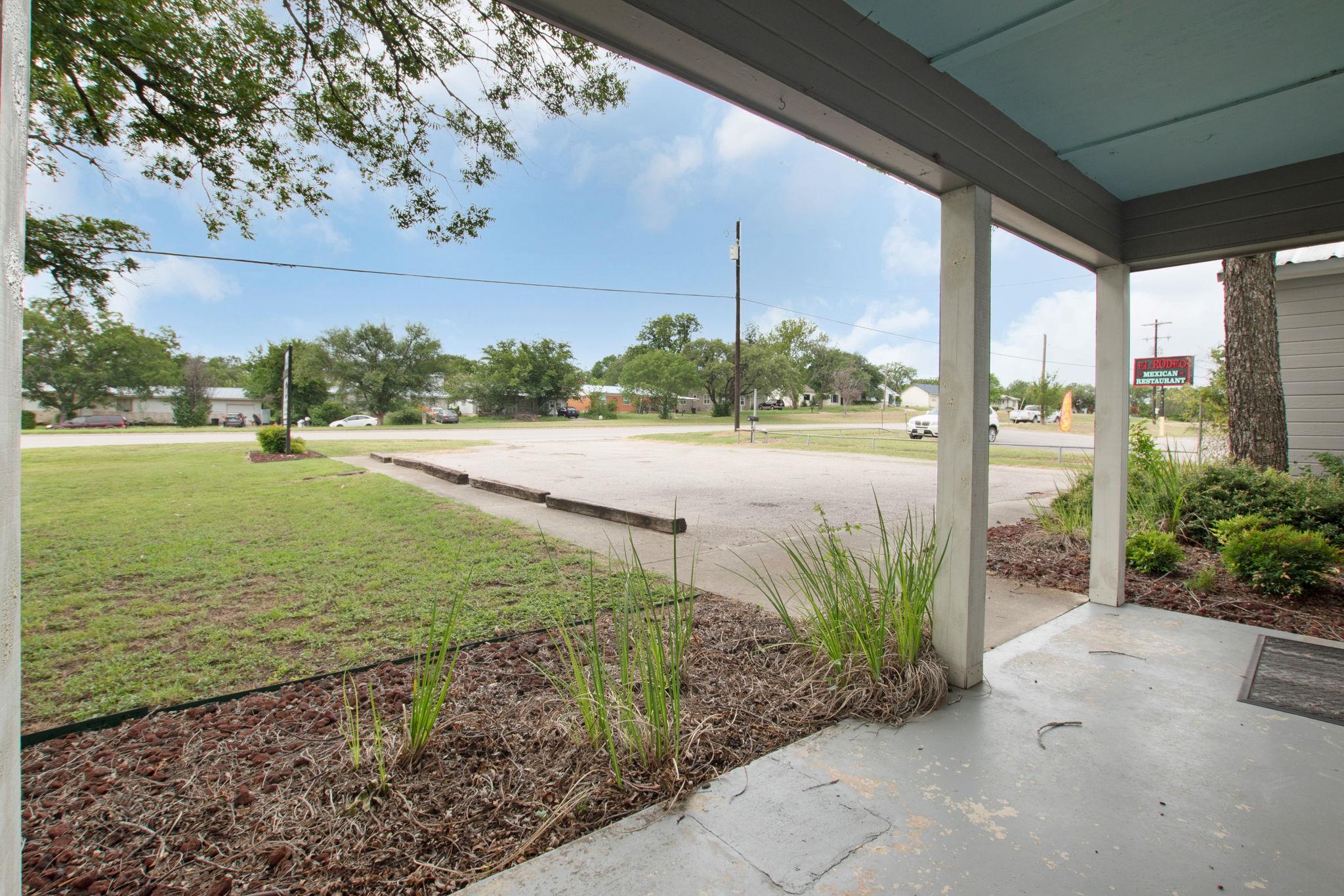 611 Central Texas Expy, Lampasas, TX 76550