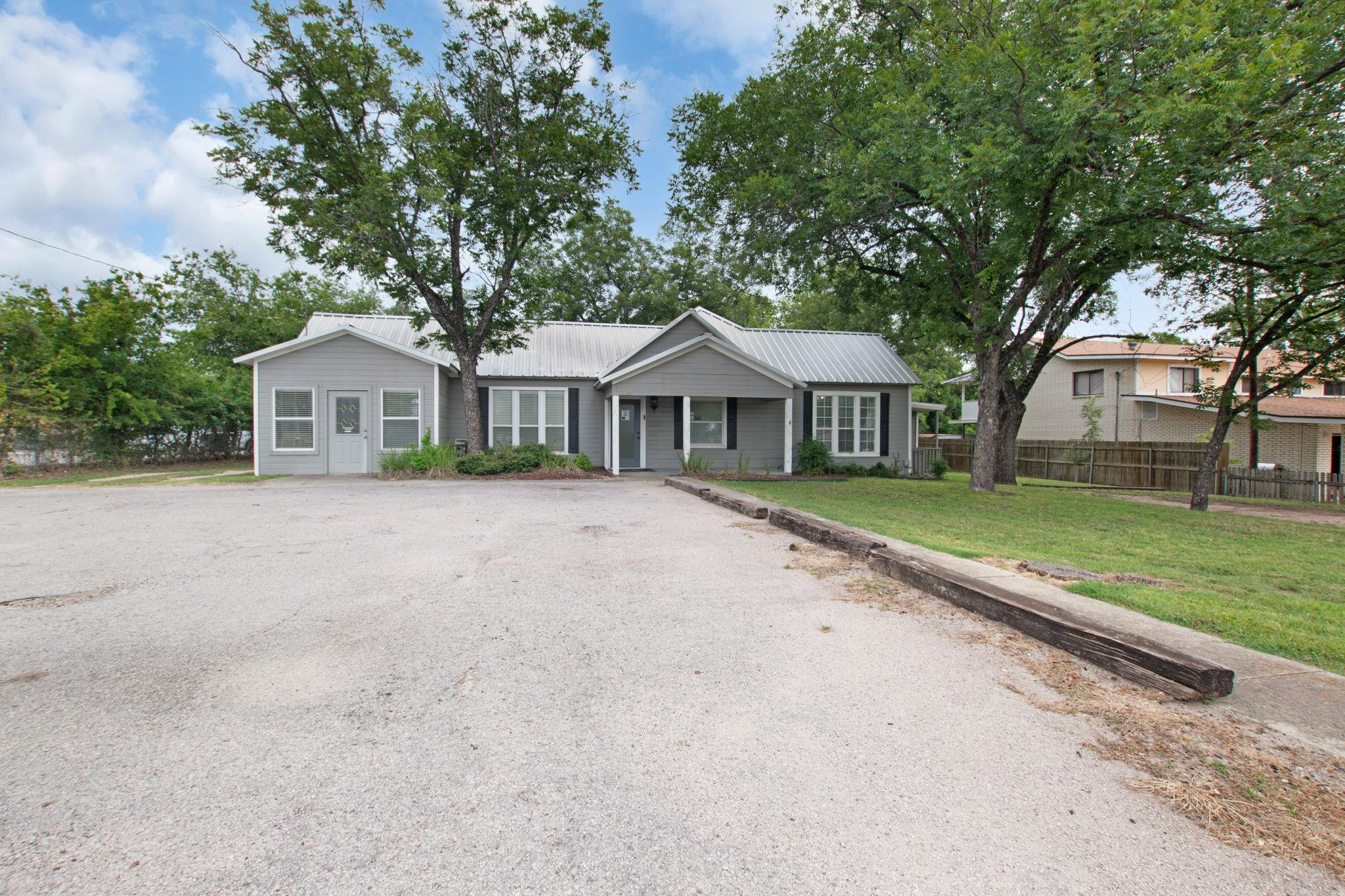 611 Central Texas Expy, Lampasas, TX 76550