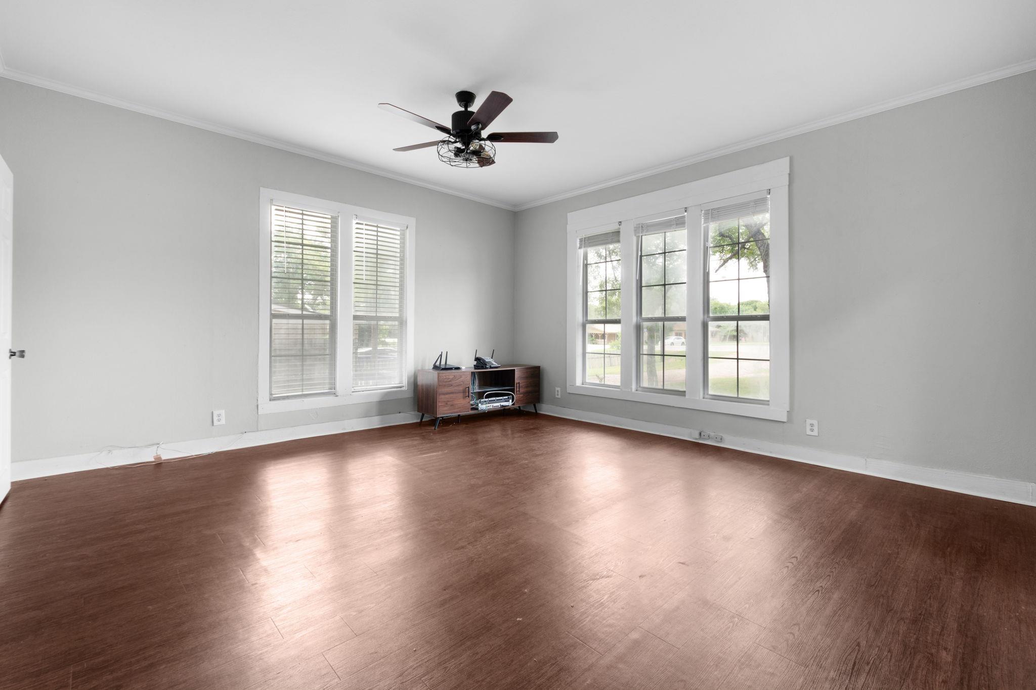 611 Central Texas Expy, Lampasas, TX 76550