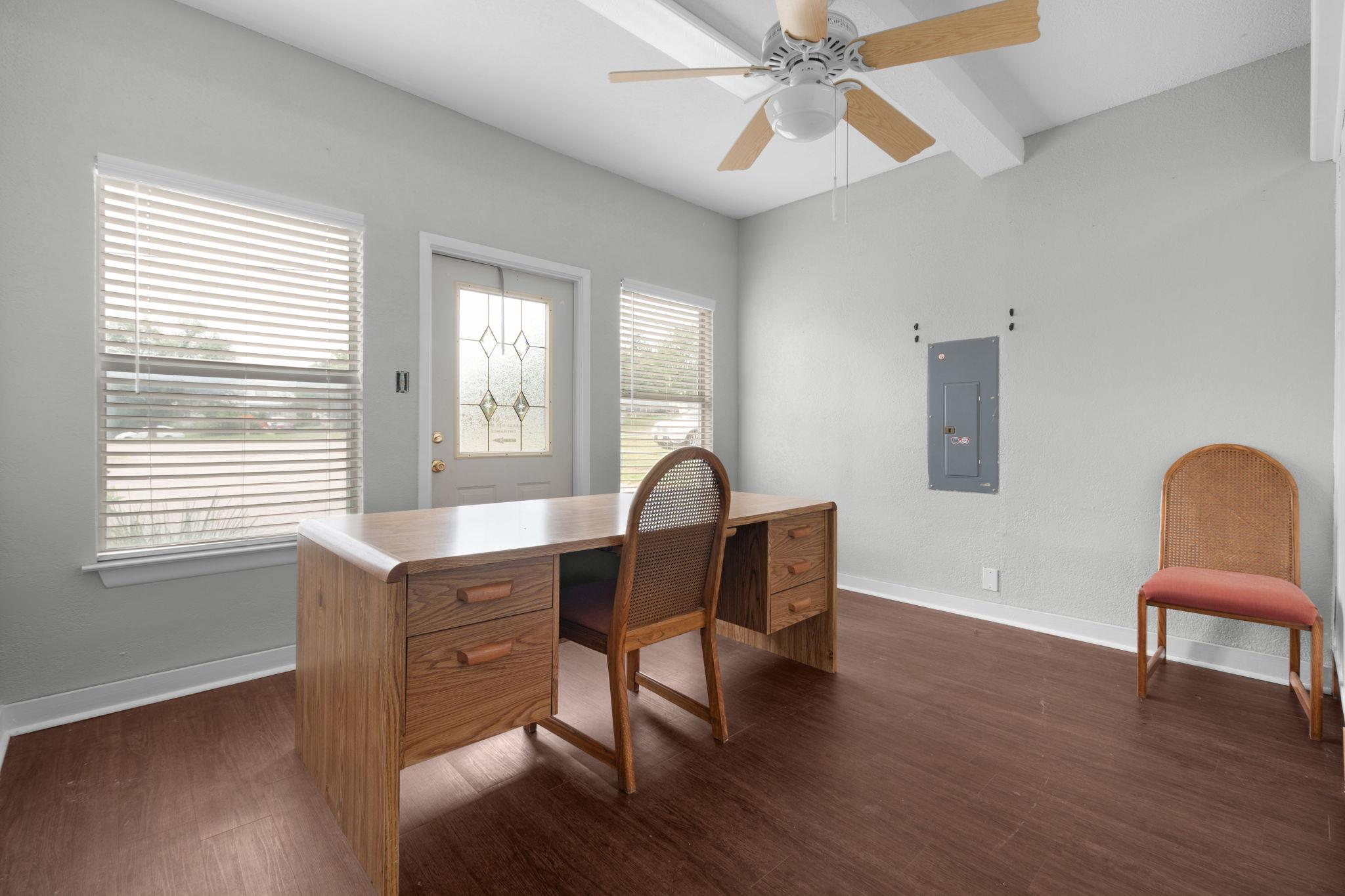 611 Central Texas Expy, Lampasas, TX 76550