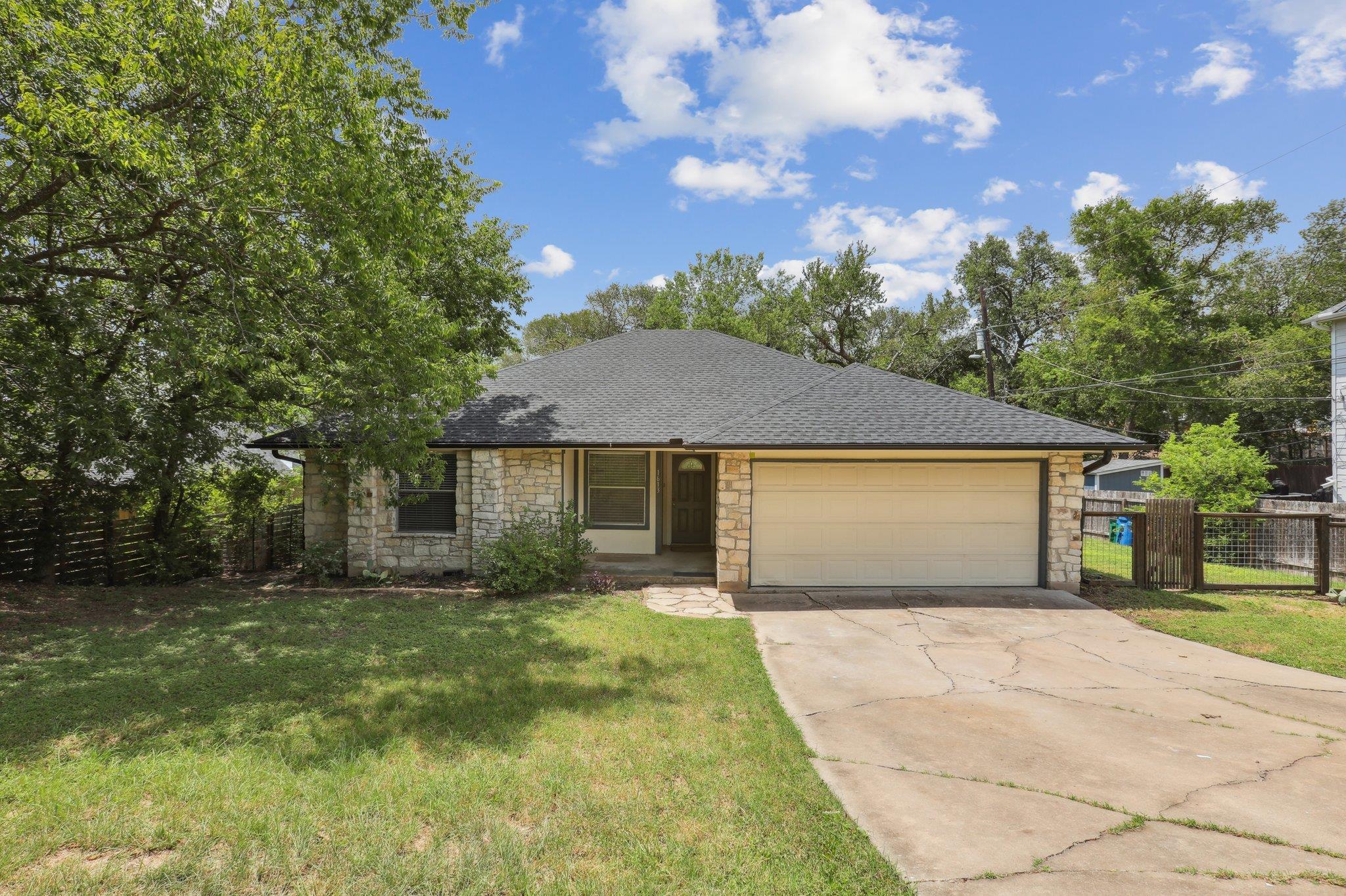 1613 J J Seabrook Dr, Austin, TX 78721