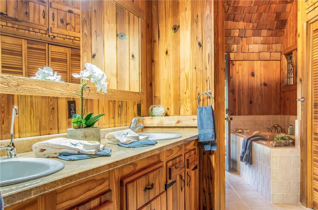450 Oakwood Loop, San Marcos, TX 78666