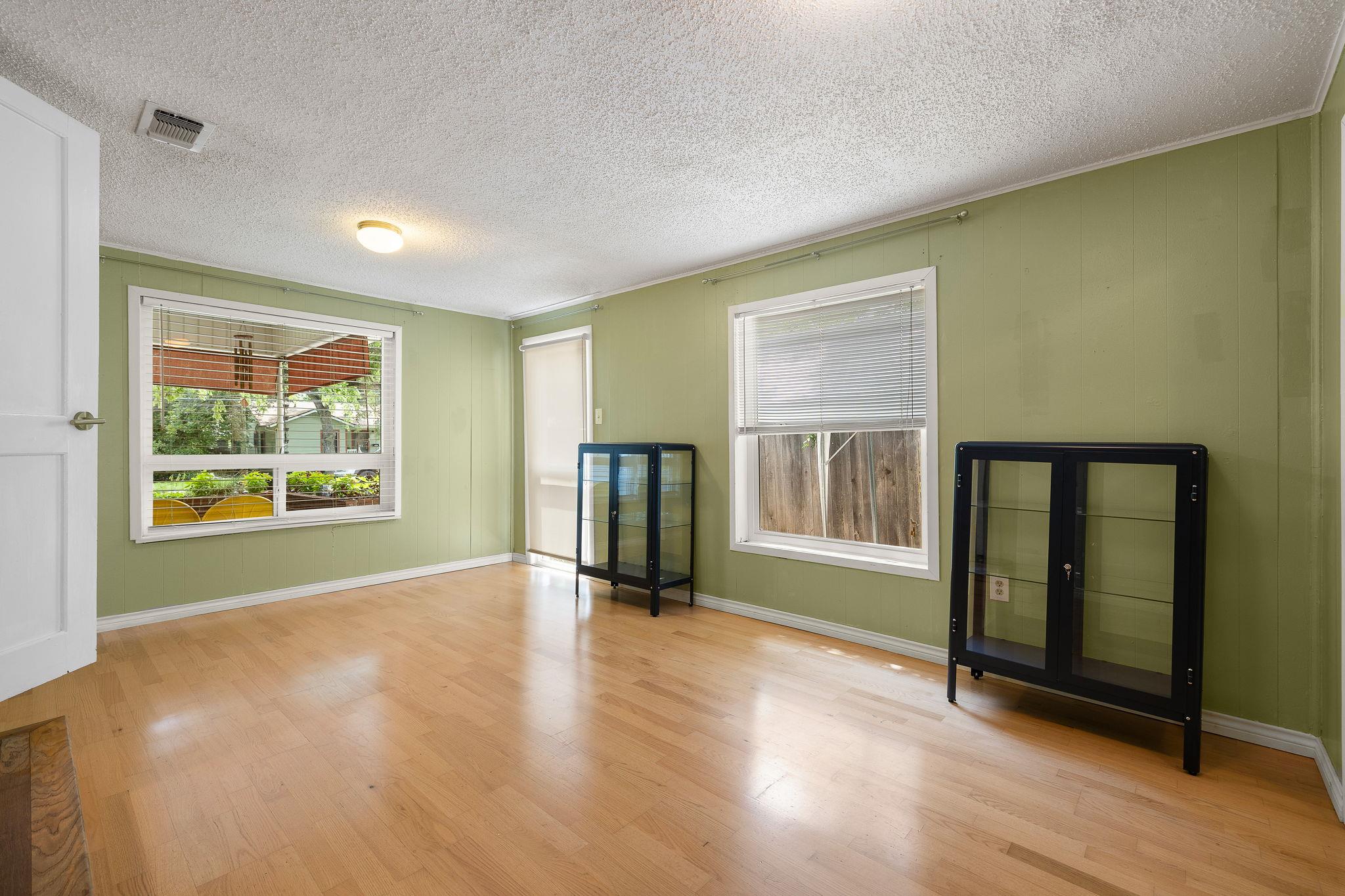 1104 Brentwood St, Austin, TX 78757