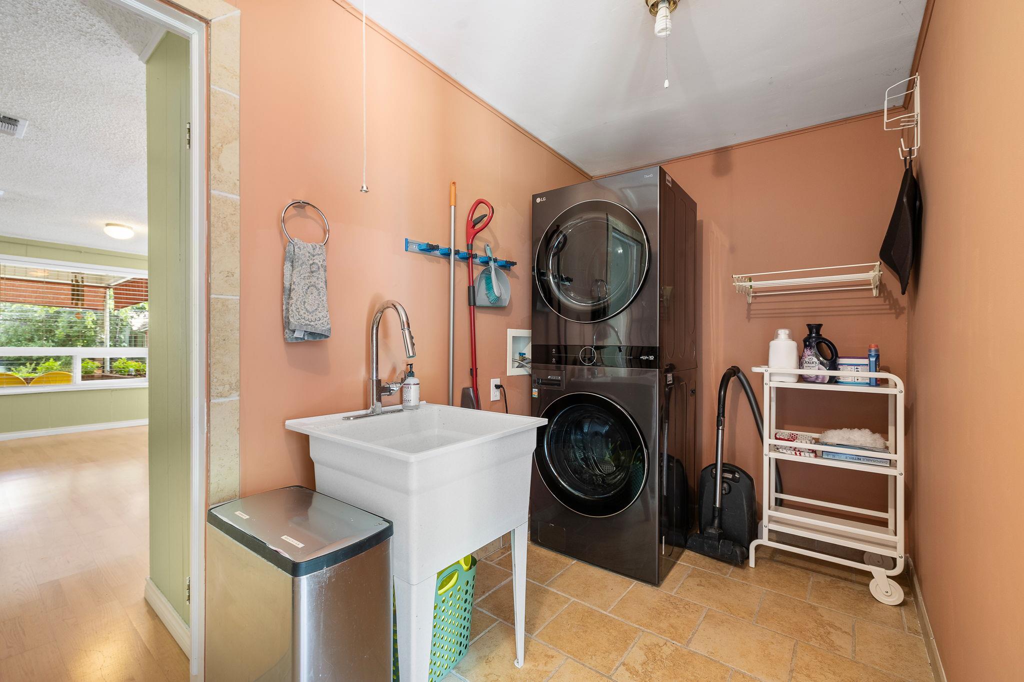 1104 Brentwood St, Austin, TX 78757