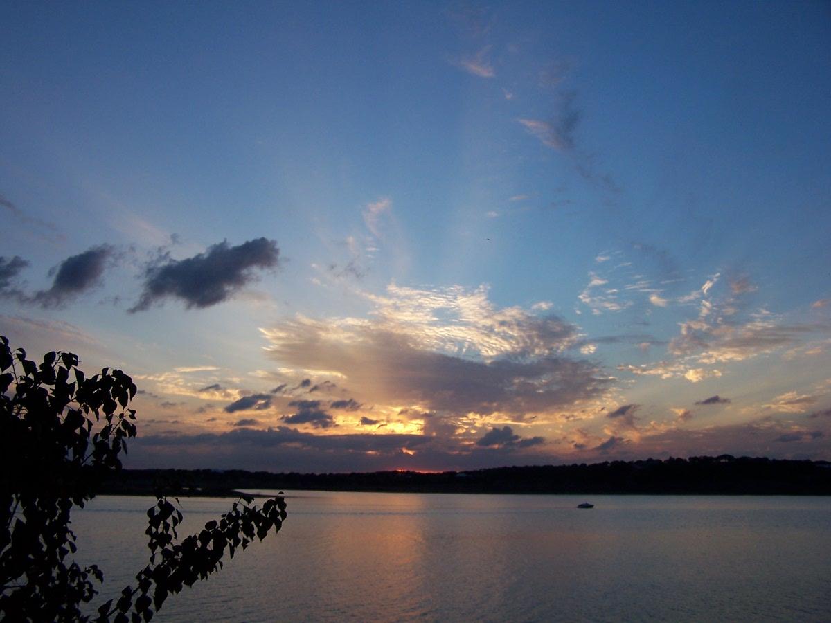 742 Park Shrs, Canyon Lake, TX 78133