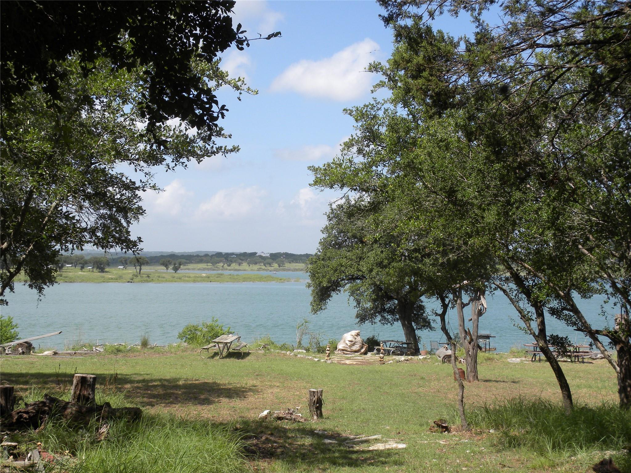 742 Park Shrs, Canyon Lake, TX 78133