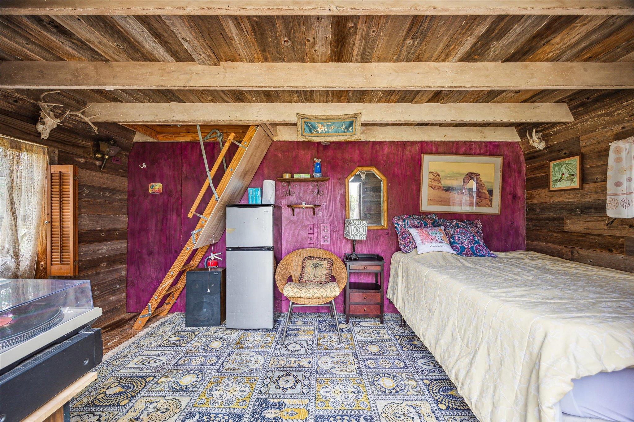 742 Park Shrs, Canyon Lake, TX 78133