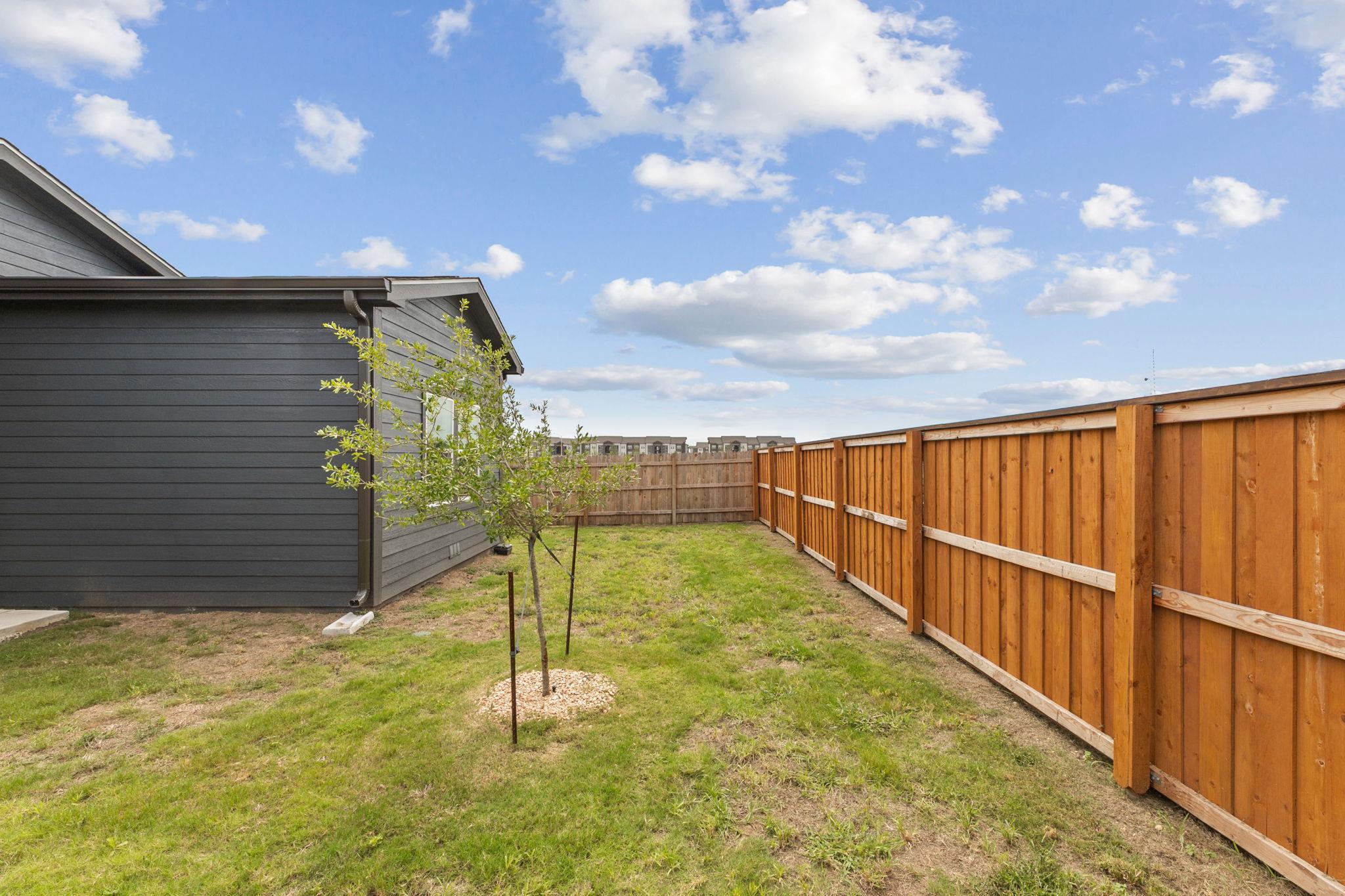 2028 Applewood Dr, Lockhart, TX 78644