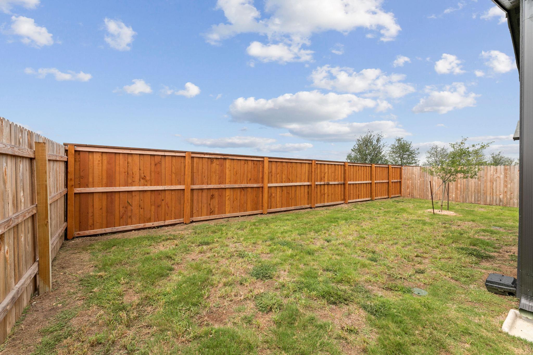 2028 Applewood Dr, Lockhart, TX 78644