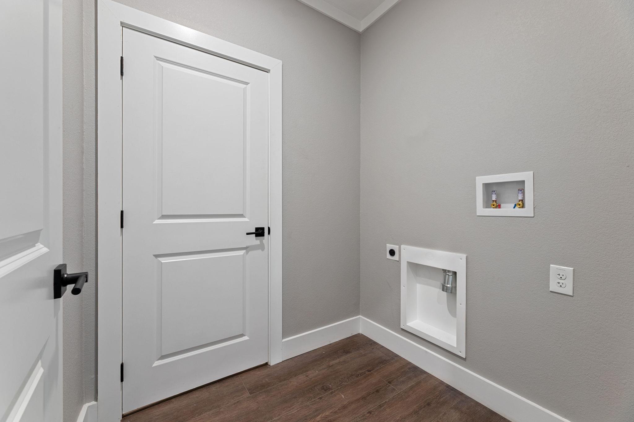 2028 Applewood Dr, Lockhart, TX 78644