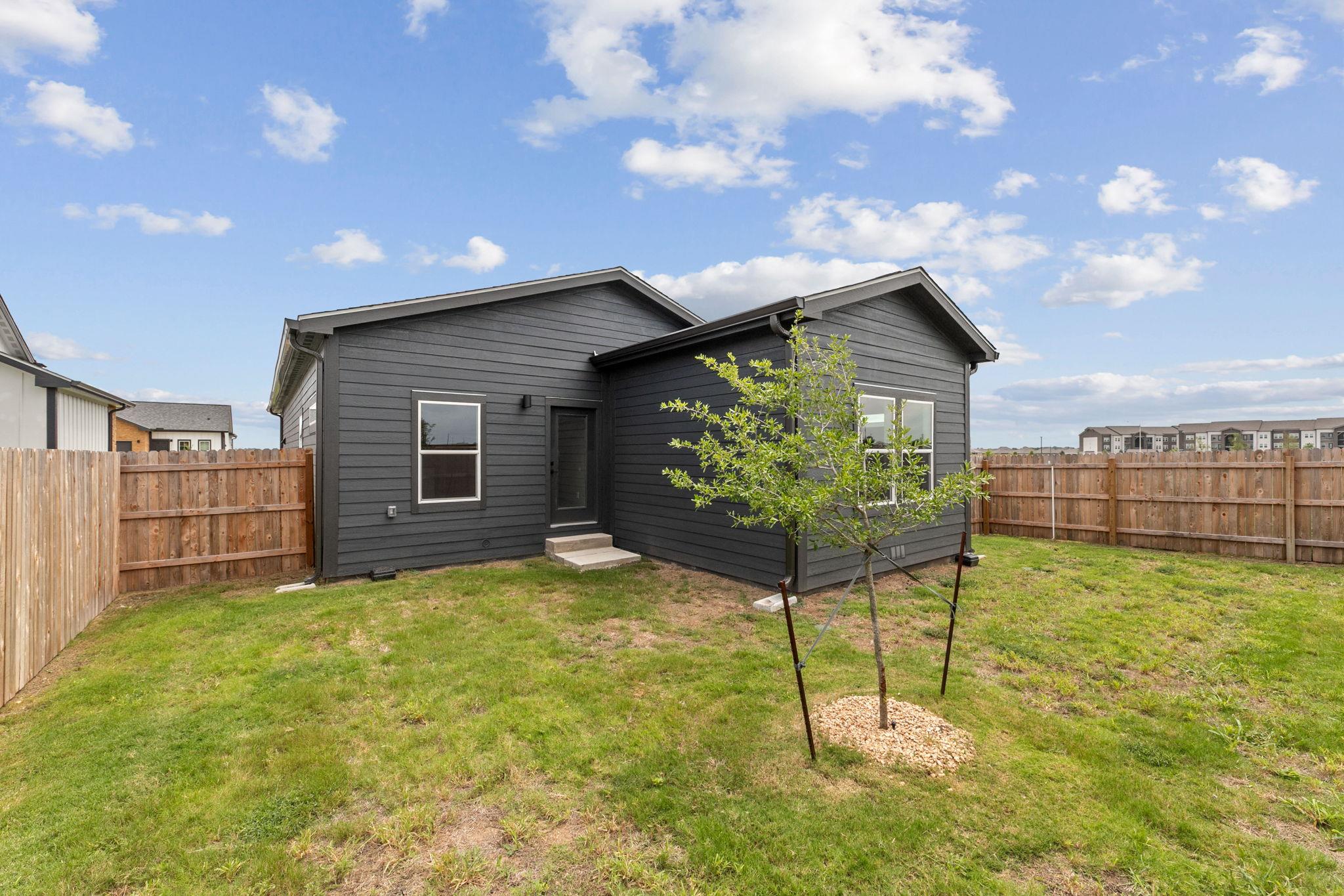 2028 Applewood Dr, Lockhart, TX 78644