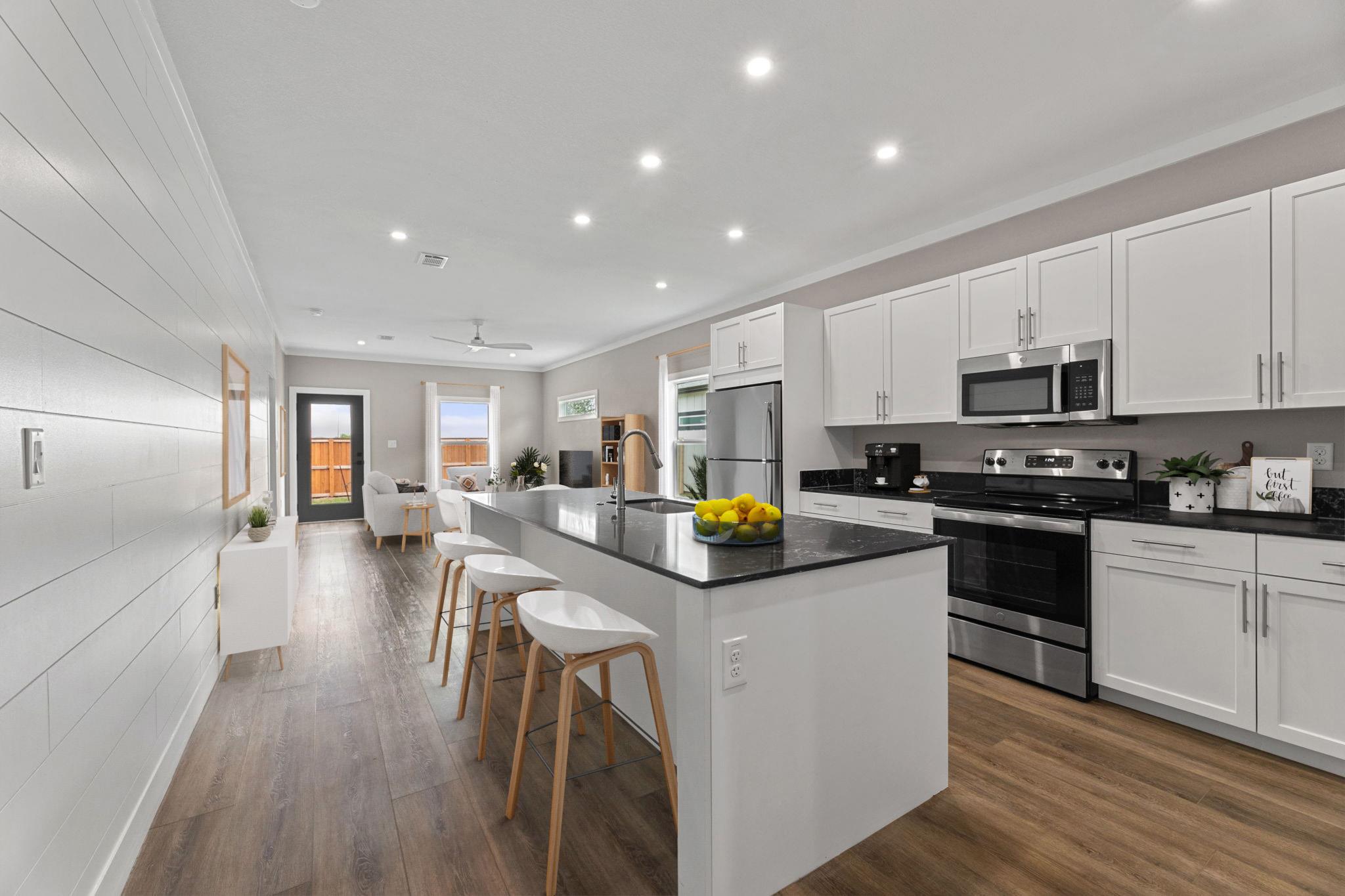 2028 Applewood Dr, Lockhart, TX 78644