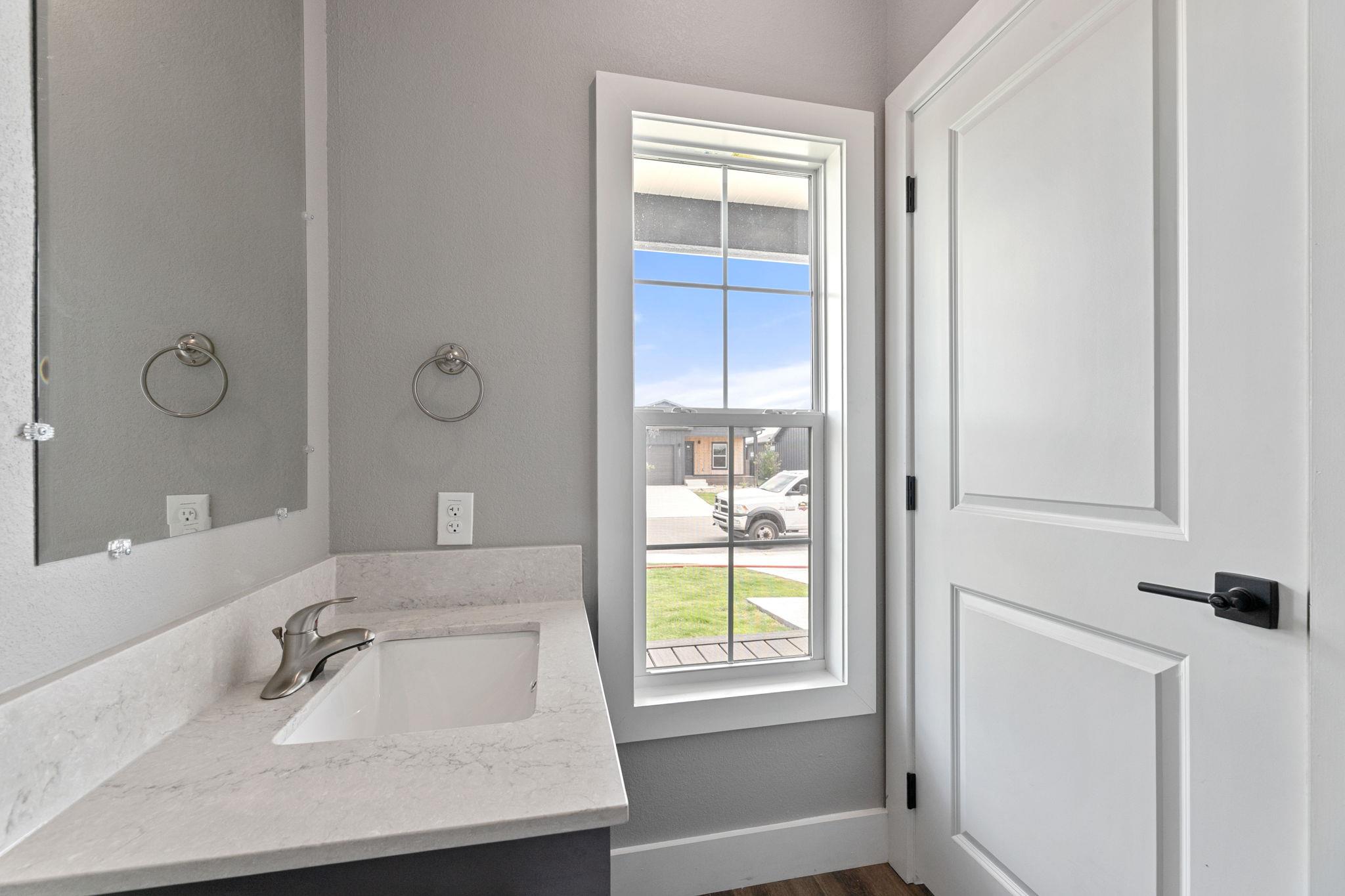 2028 Applewood Dr, Lockhart, TX 78644