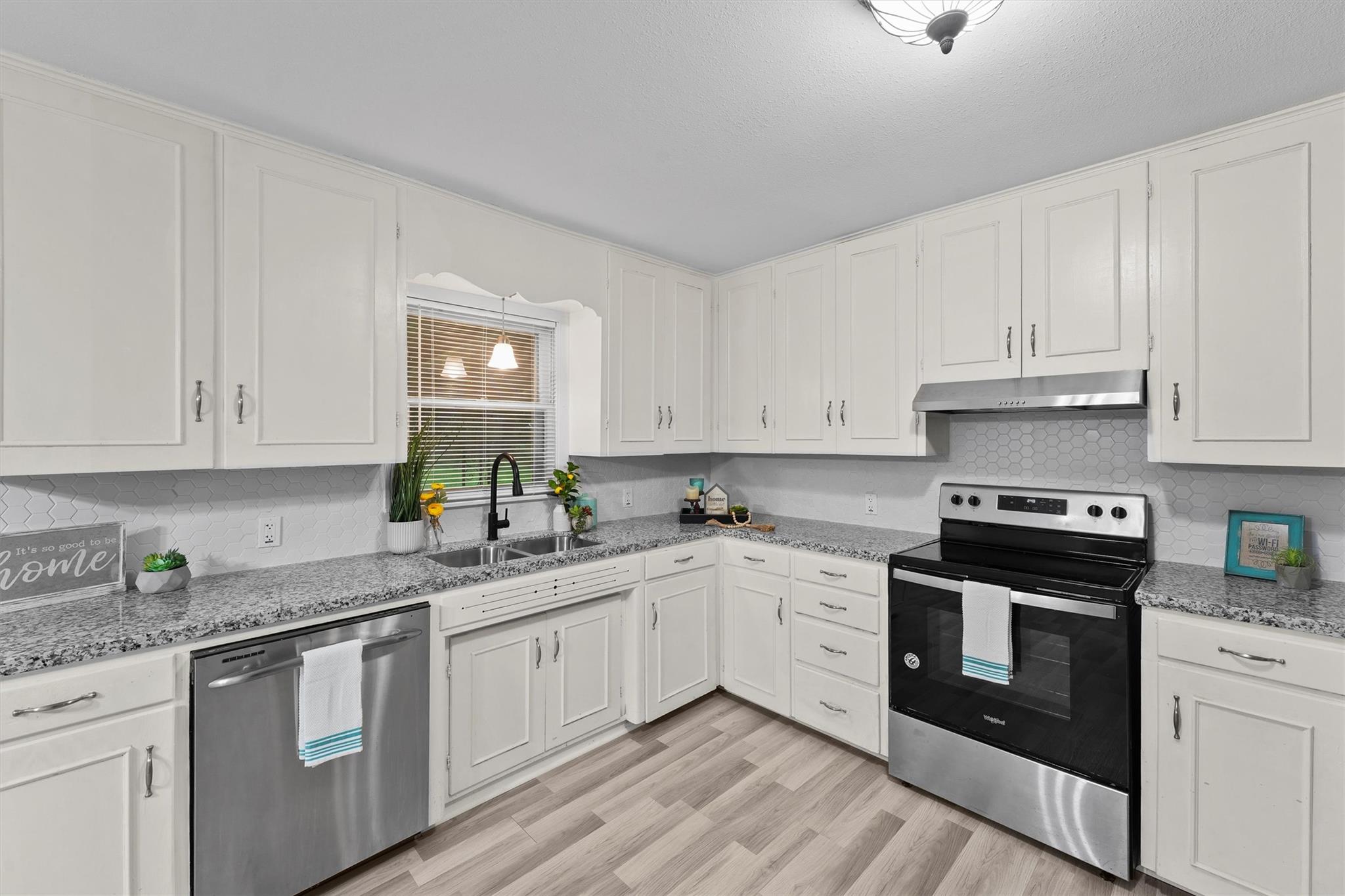 907 Barnhill St, Brenham, TX 77833