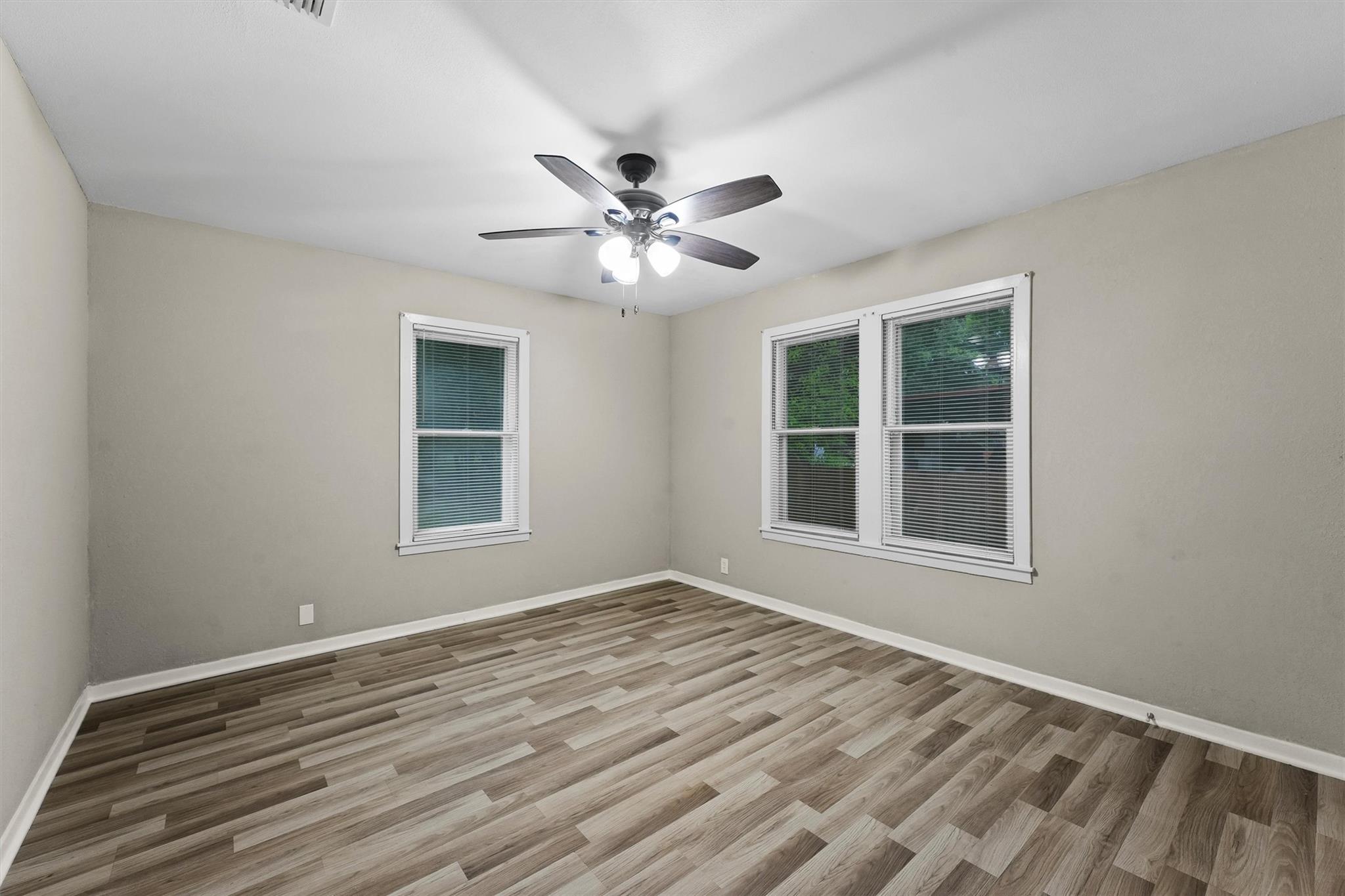 907 Barnhill St, Brenham, TX 77833
