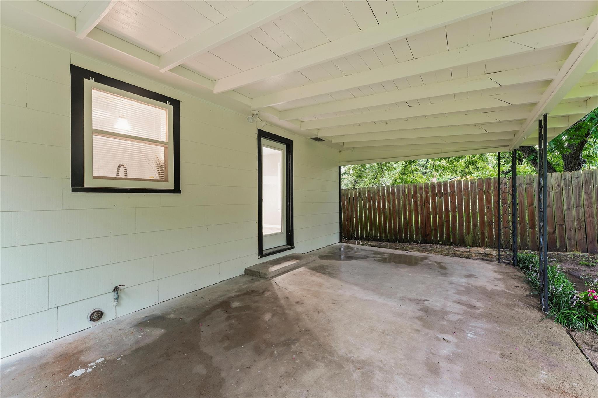 907 Barnhill St, Brenham, TX 77833