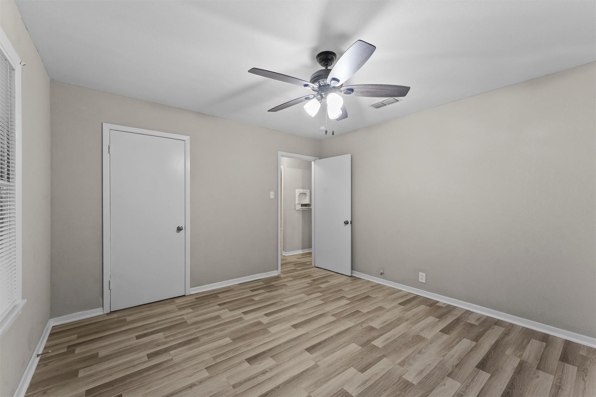 907 Barnhill St, Brenham, TX 77833