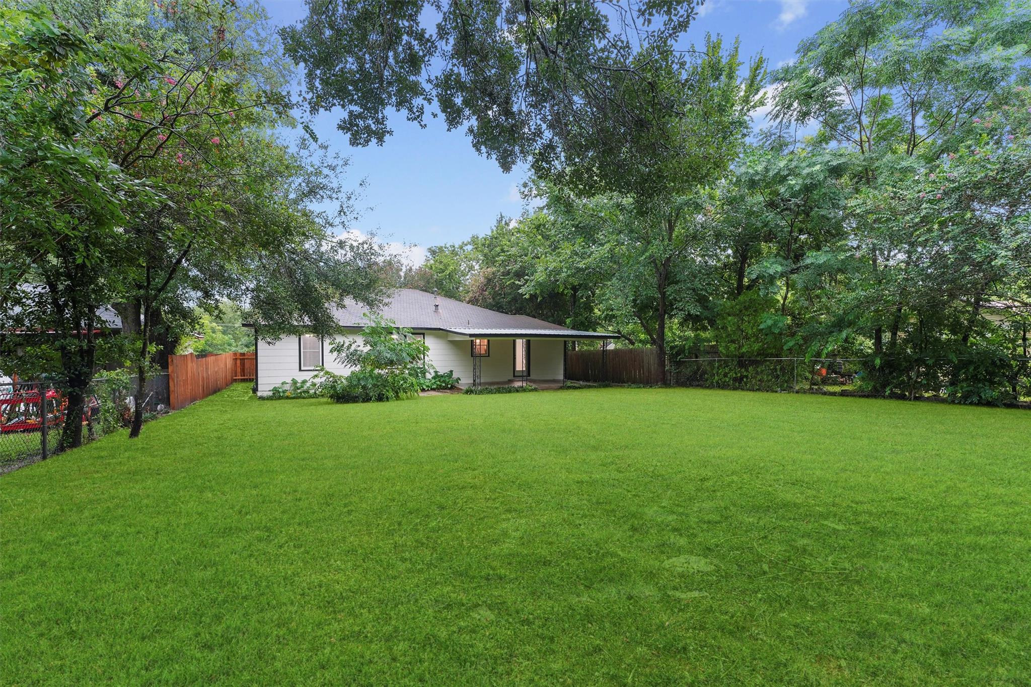 907 Barnhill St, Brenham, TX 77833
