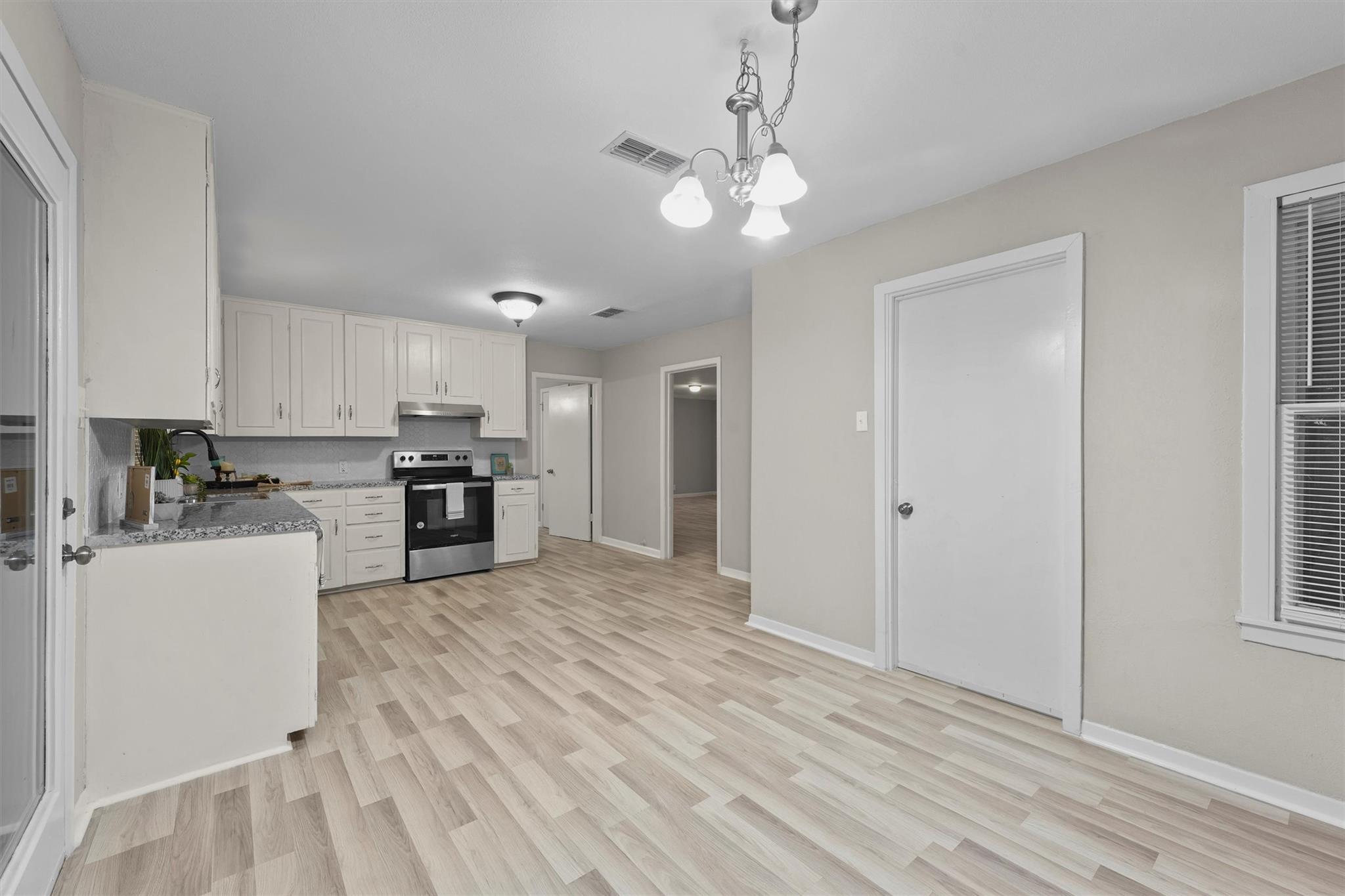 907 Barnhill St, Brenham, TX 77833