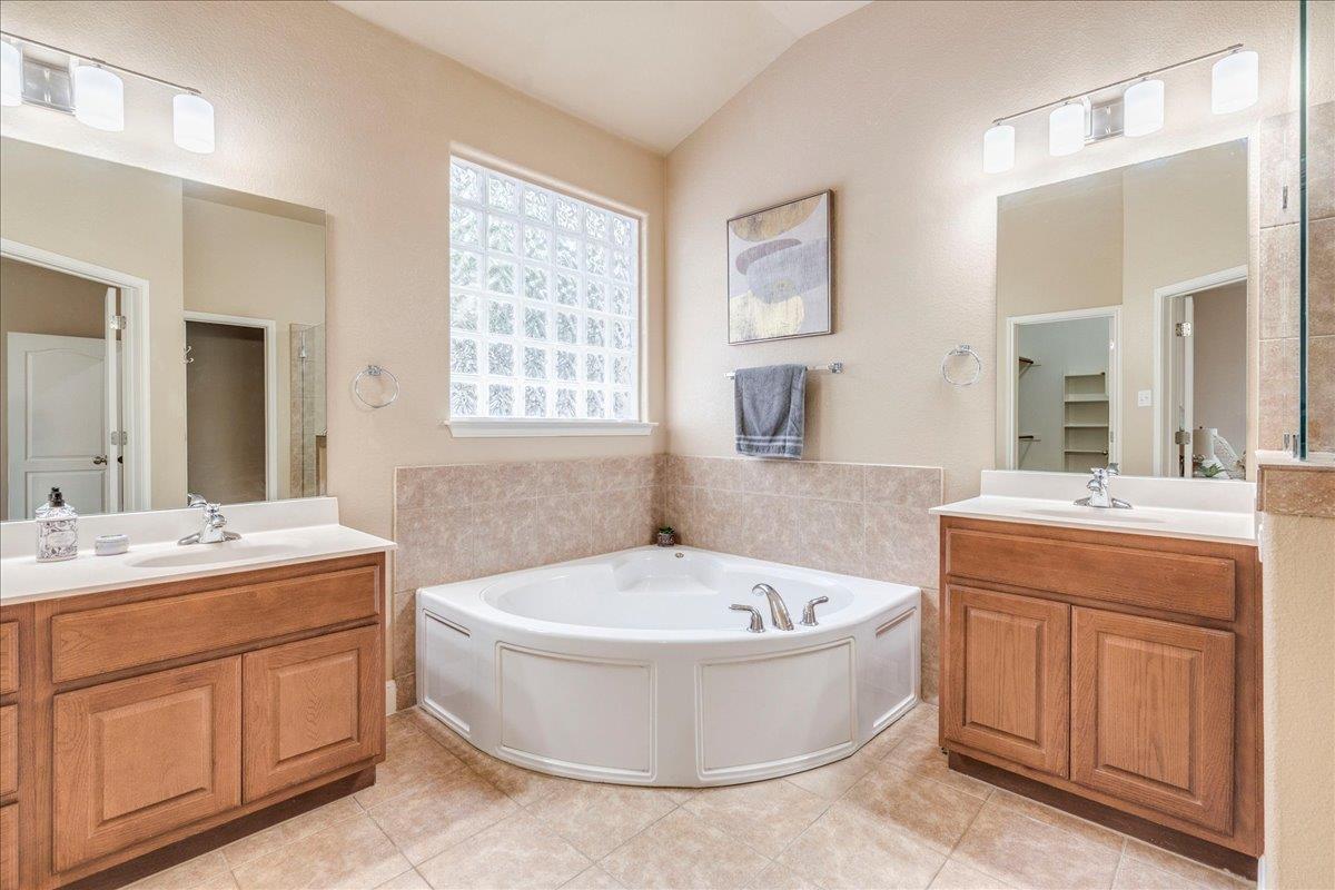 8024 Levata Dr, Austin, TX 78739
