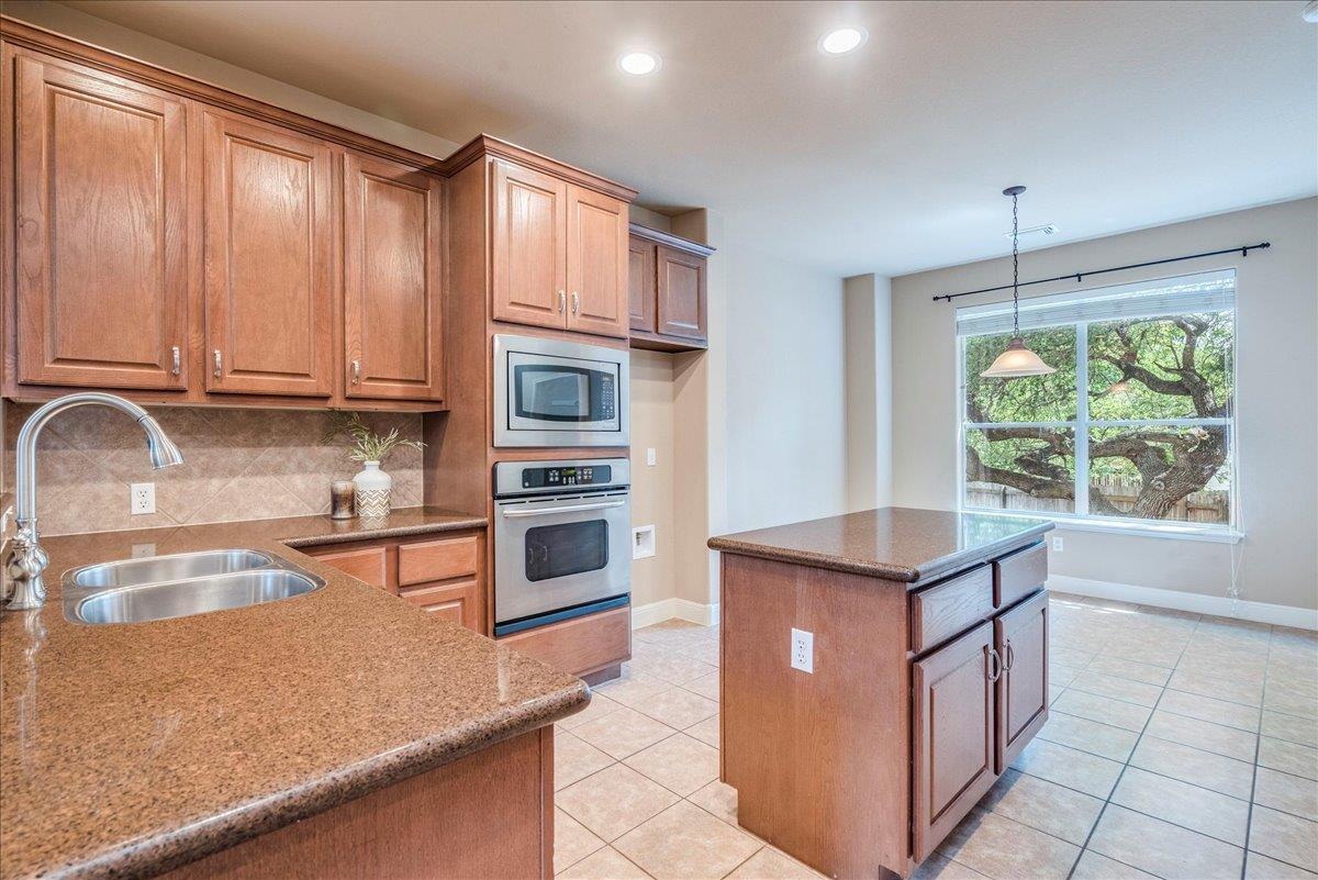 8024 Levata Dr, Austin, TX 78739