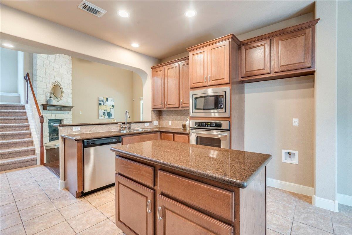 8024 Levata Dr, Austin, TX 78739
