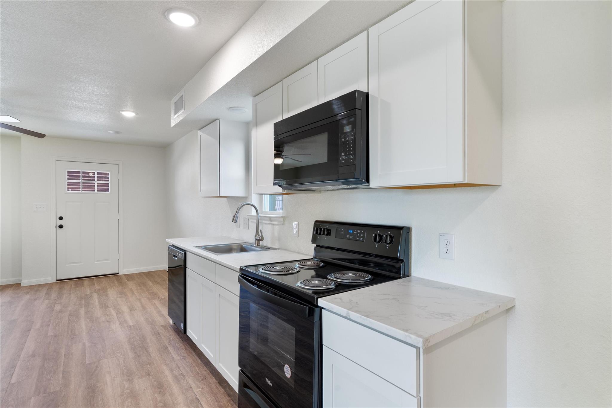 2002 2nd St # 400, Taylor, TX 76574