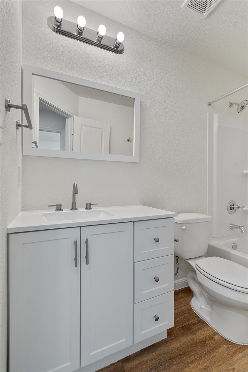 2002 2nd St # 400, Taylor, TX 76574