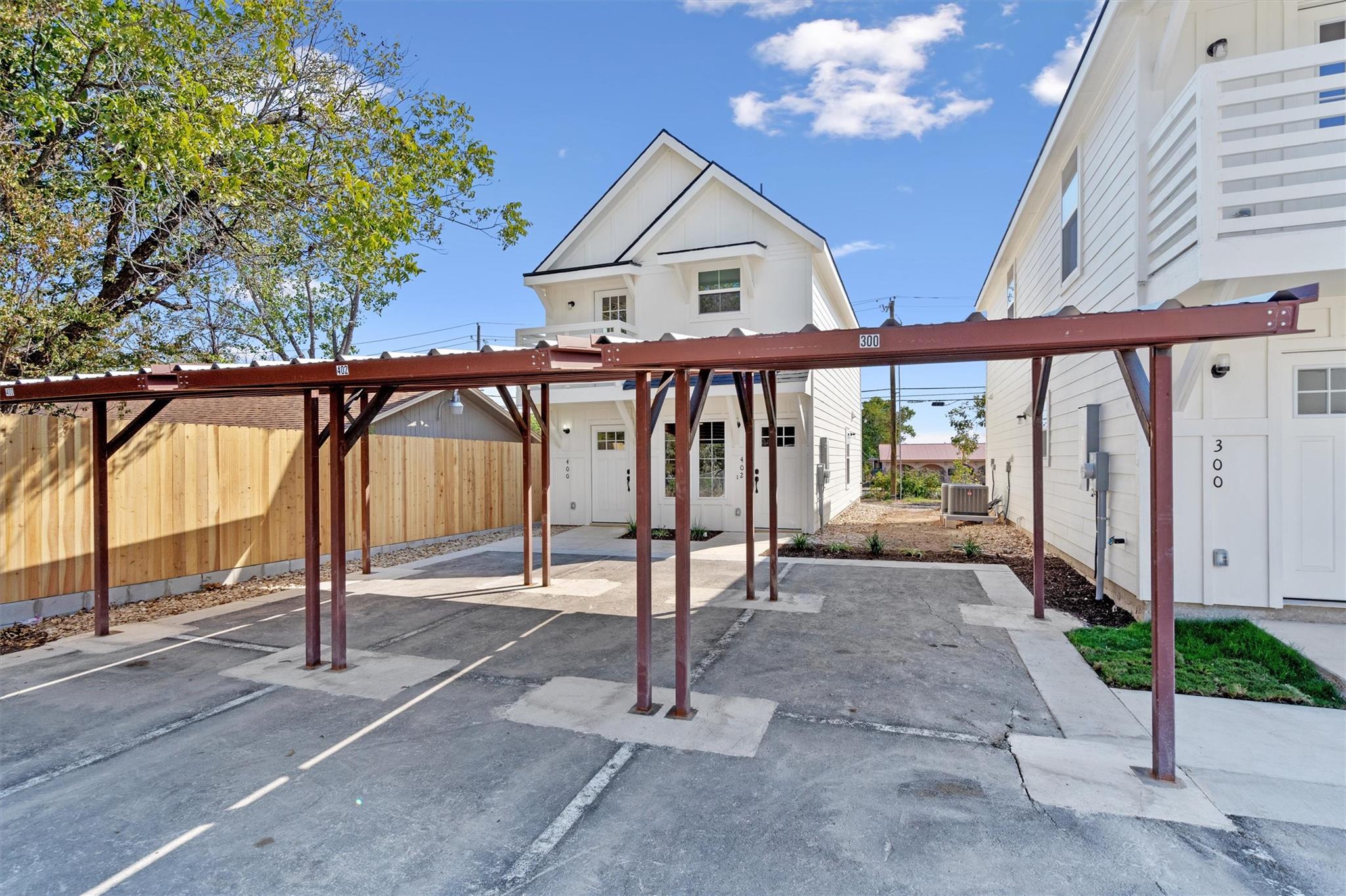 2002 2nd St # 400, Taylor, TX 76574