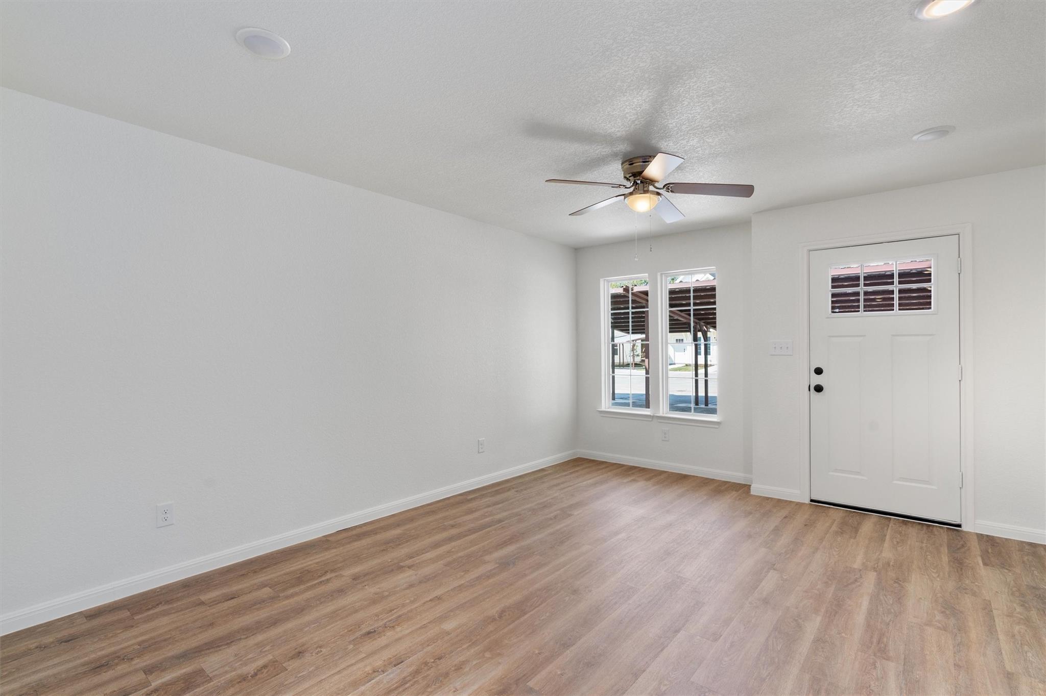 2002 2nd St # 400, Taylor, TX 76574