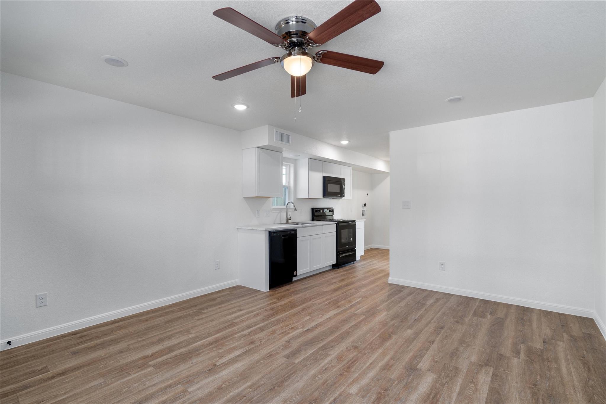 2002 2nd St # 400, Taylor, TX 76574