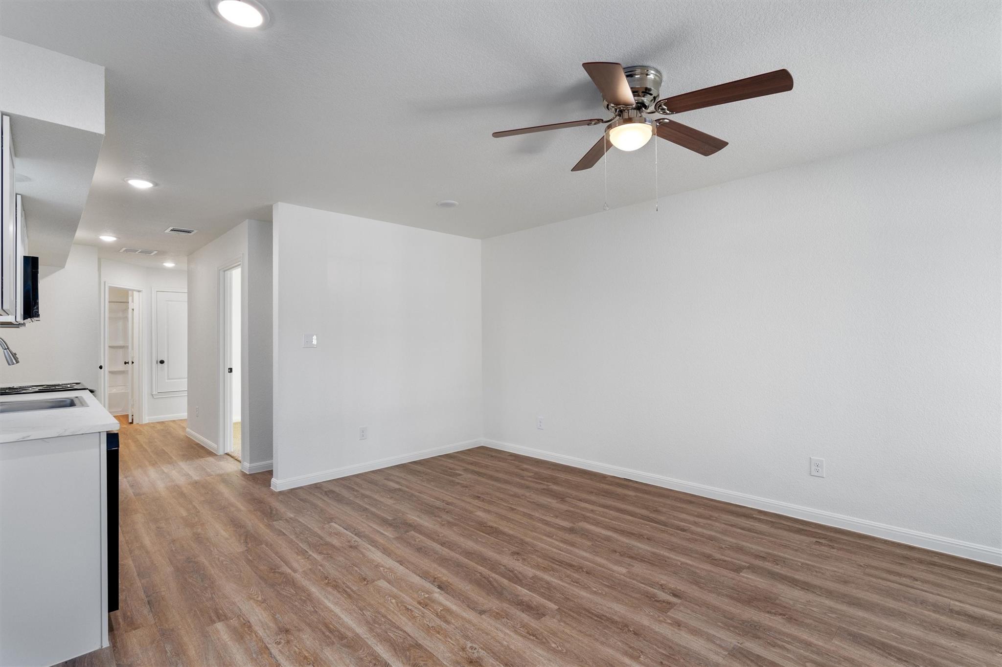2002 2nd St # 400, Taylor, TX 76574