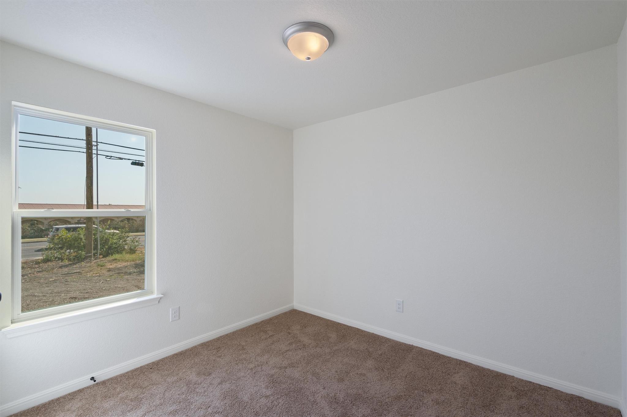 2002 2nd St # 400, Taylor, TX 76574