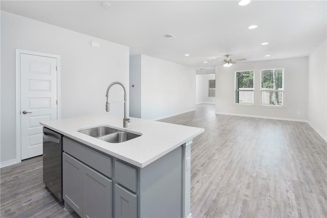 1613 Winding Stream Trl # 75, Leander, TX 78641