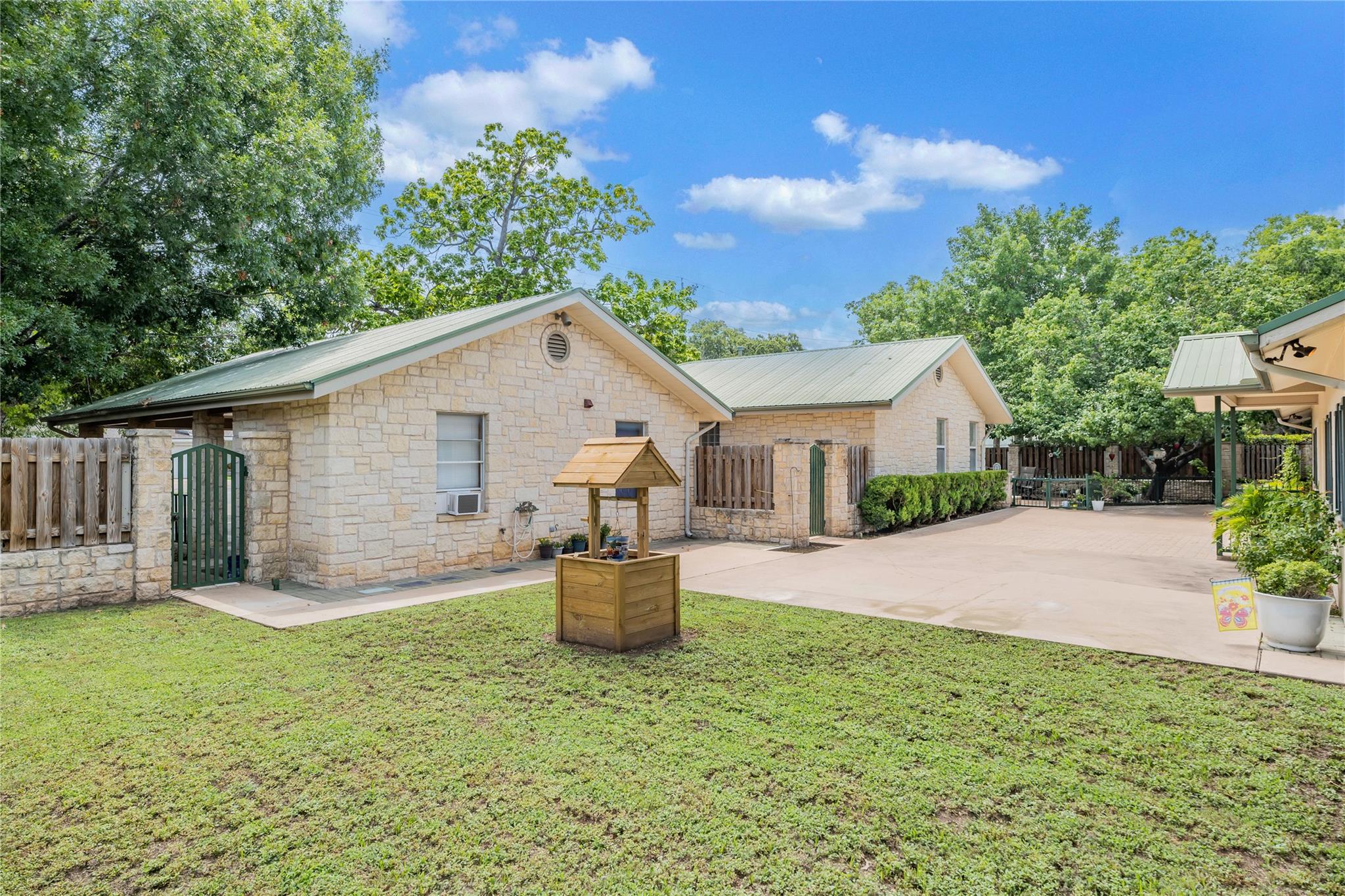 500 N Main St N, Burnet, TX 78611