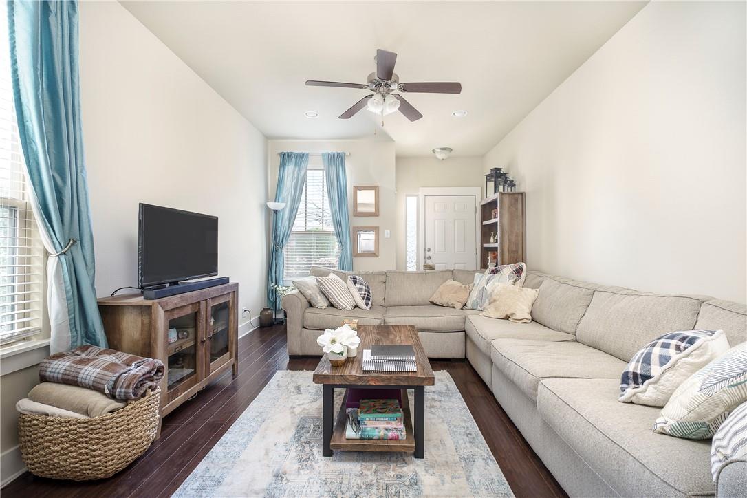 7424 Easy Wind Dr, Austin, TX 78757