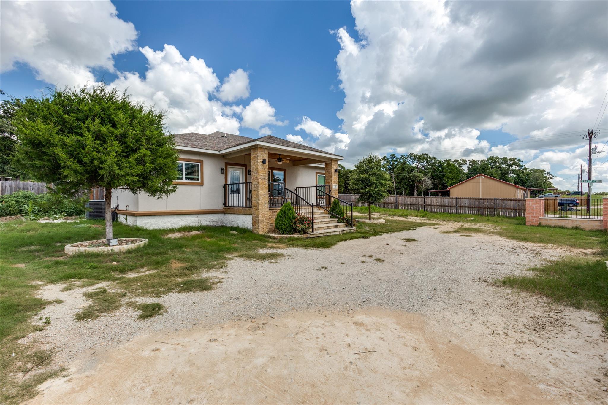 130 Los Arcos Rd, Elgin, TX 78621