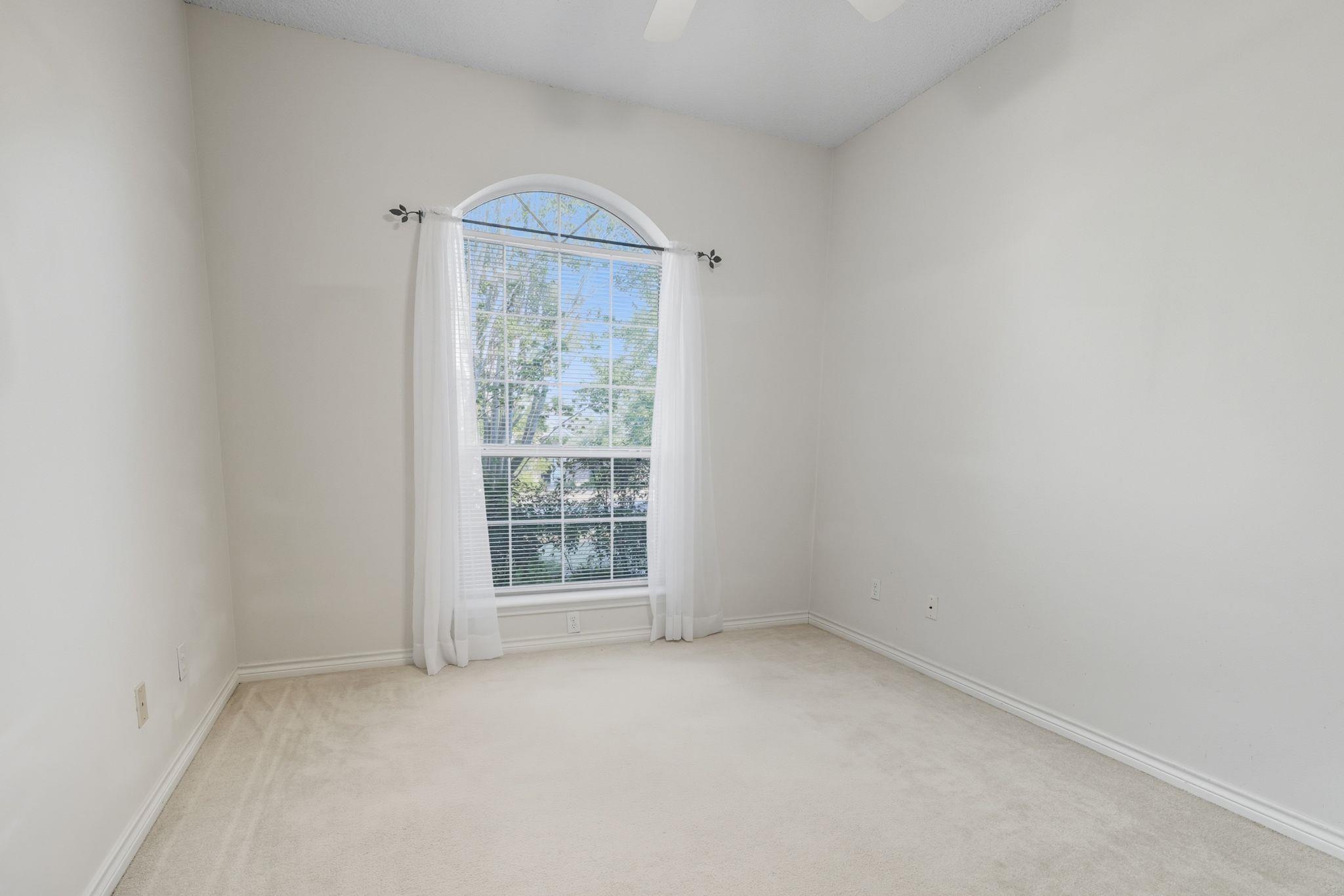 127 Maple Dr, Mountain City, TX 78610