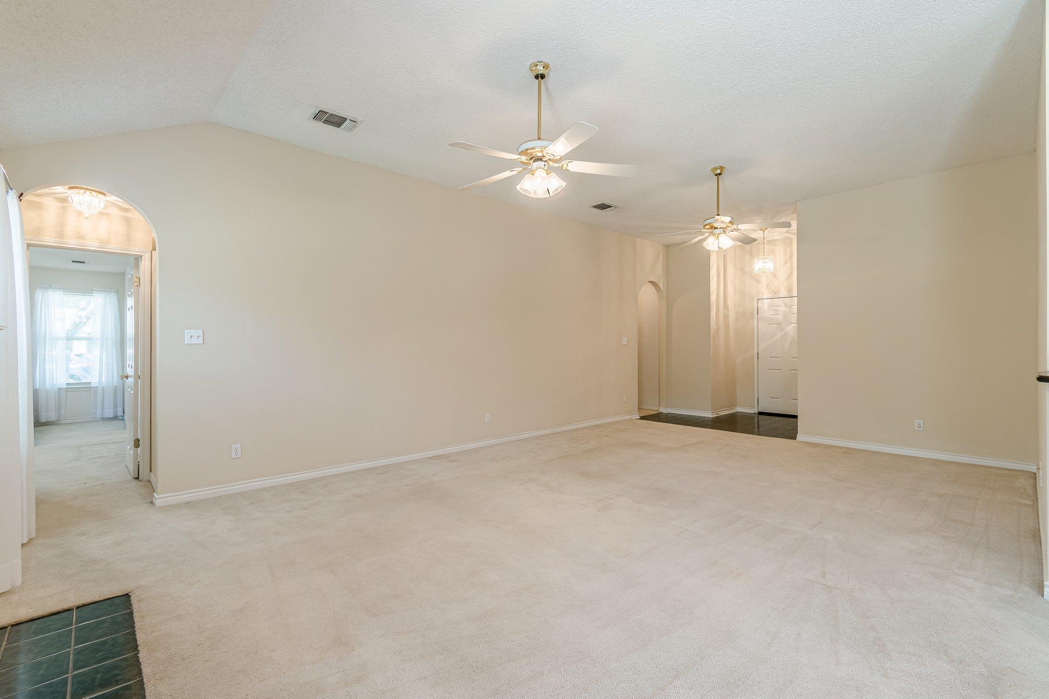 127 Maple Dr, Mountain City, TX 78610
