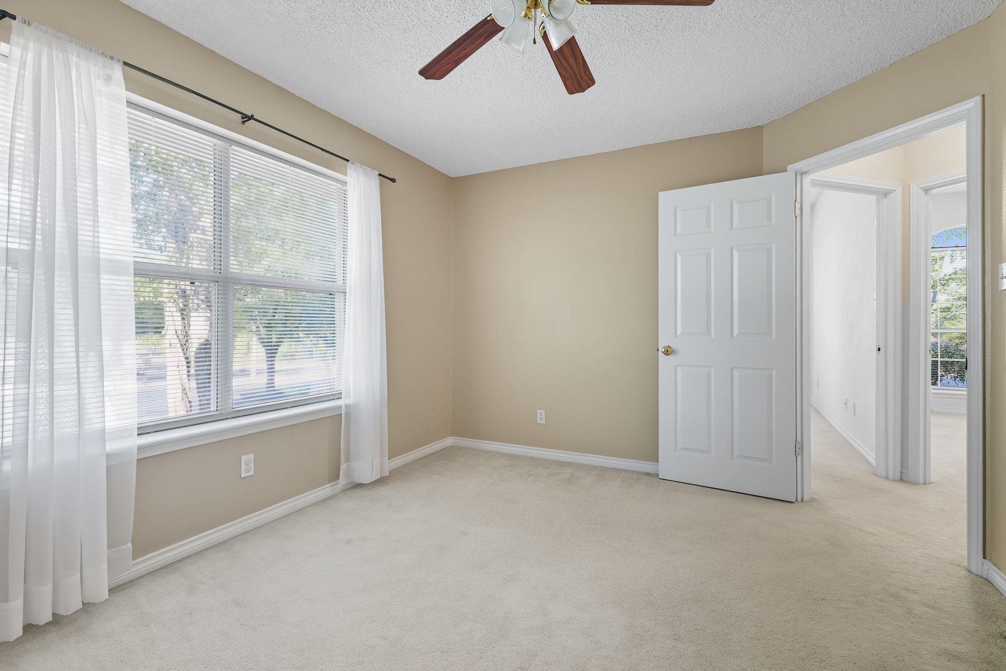 127 Maple Dr, Mountain City, TX 78610