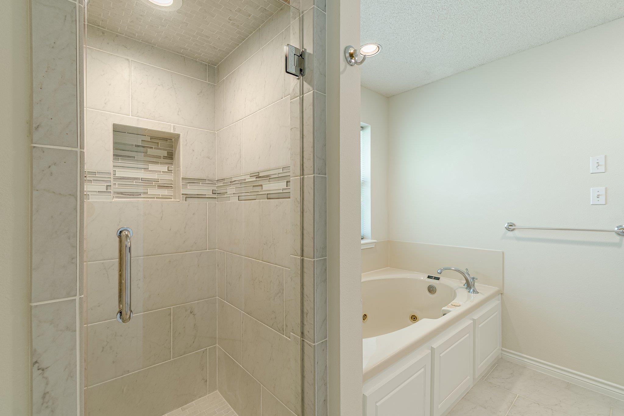 127 Maple Dr, Mountain City, TX 78610