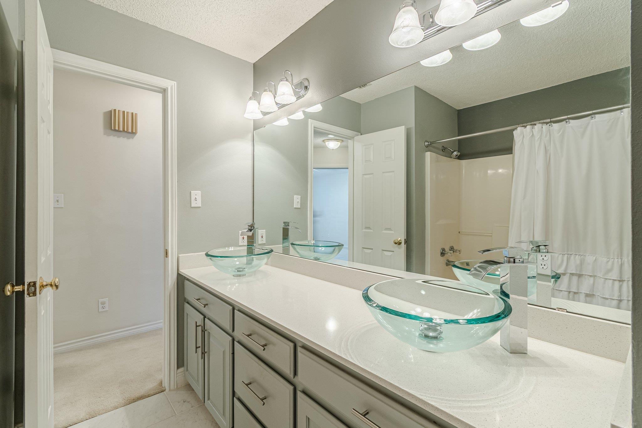 127 Maple Dr, Mountain City, TX 78610