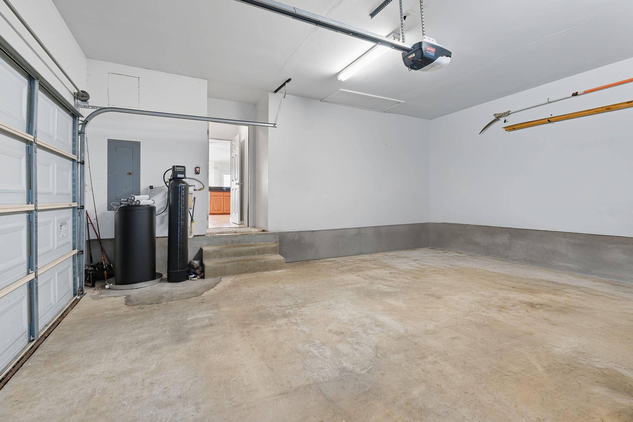 127 Maple Dr, Mountain City, TX 78610