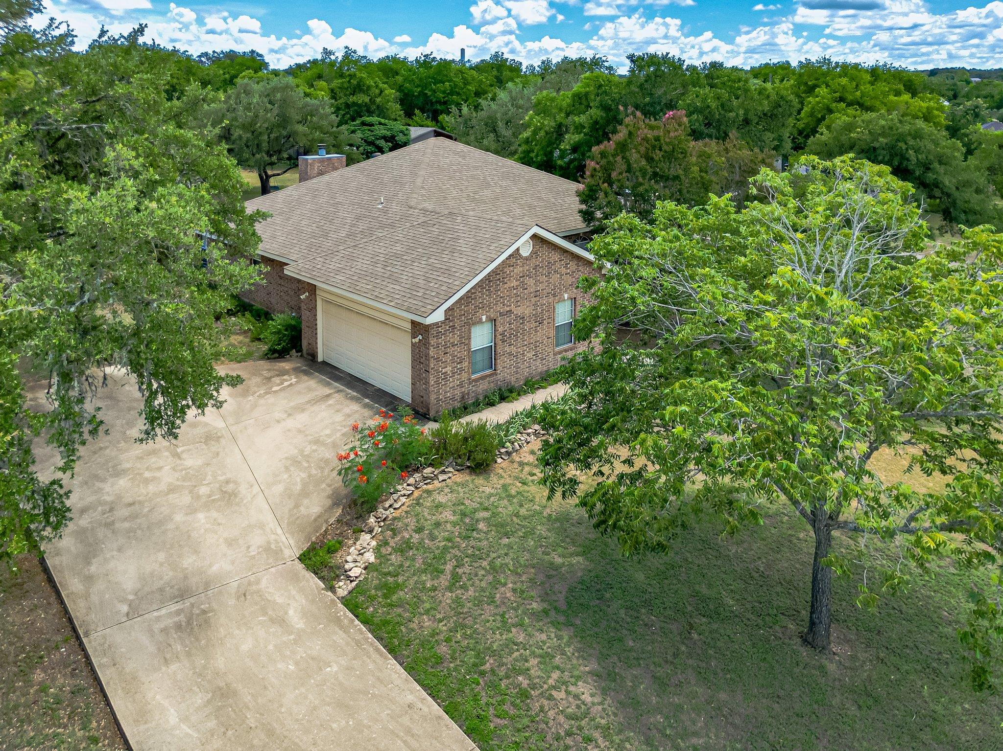 127 Maple Dr, Mountain City, TX 78610