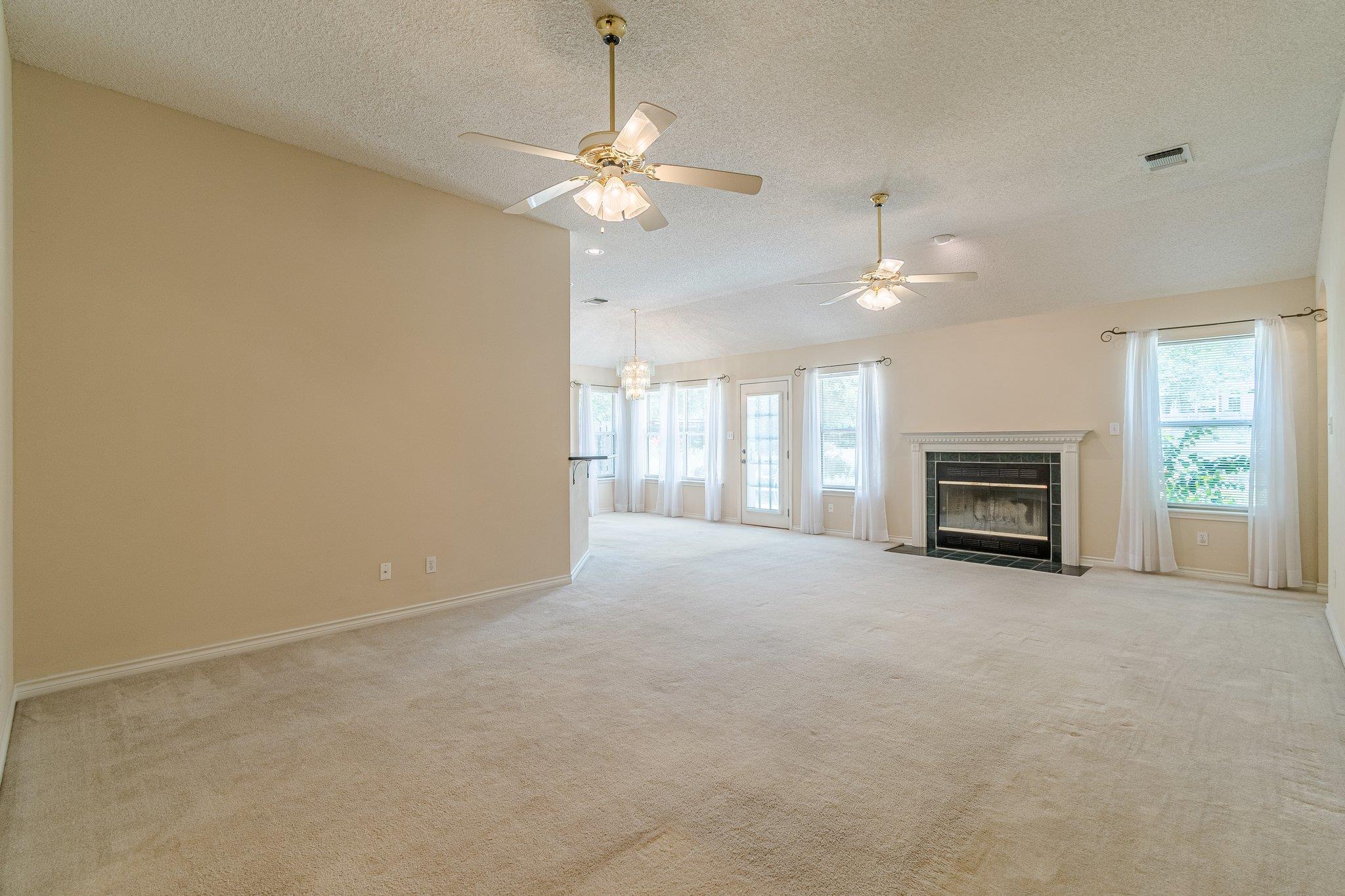 127 Maple Dr, Mountain City, TX 78610