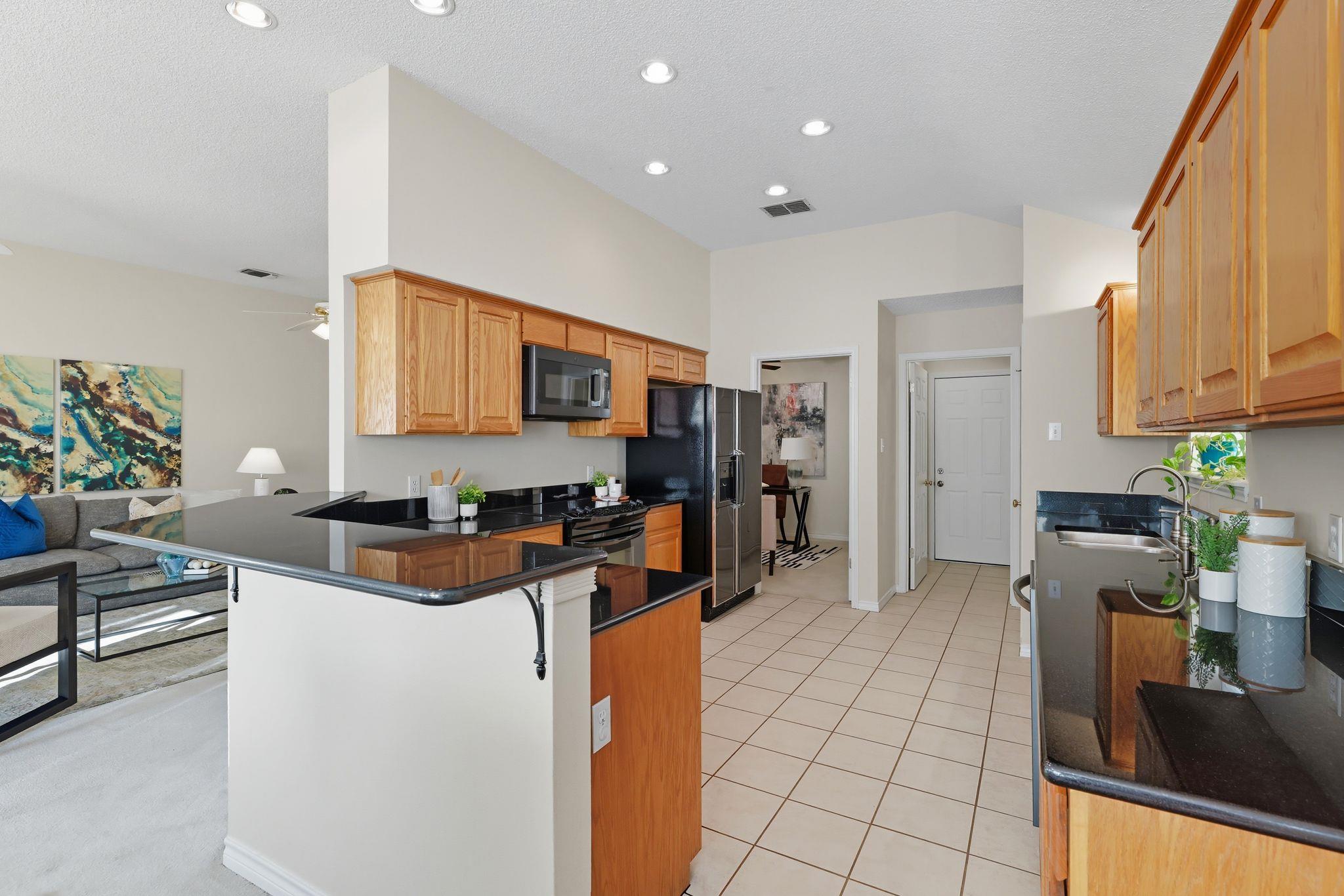 127 Maple Dr, Mountain City, TX 78610