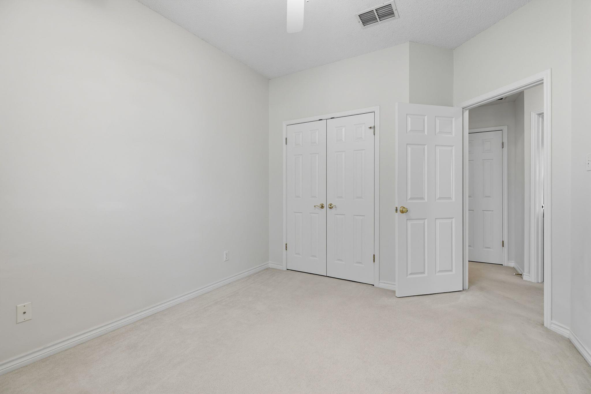 127 Maple Dr, Mountain City, TX 78610