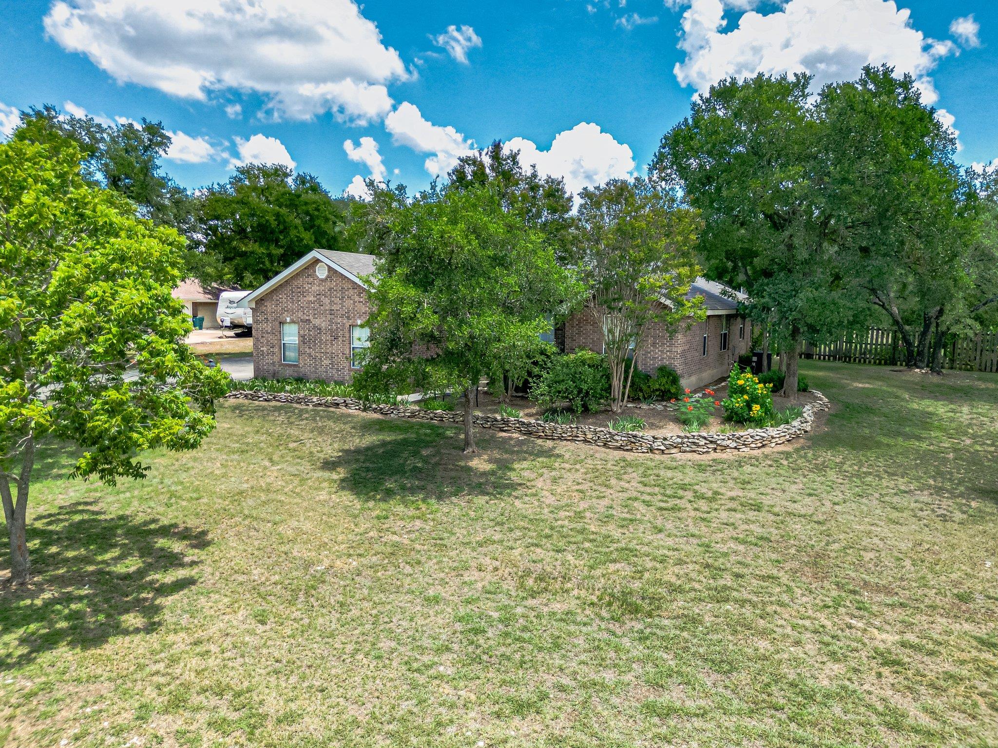 127 Maple Dr, Mountain City, TX 78610