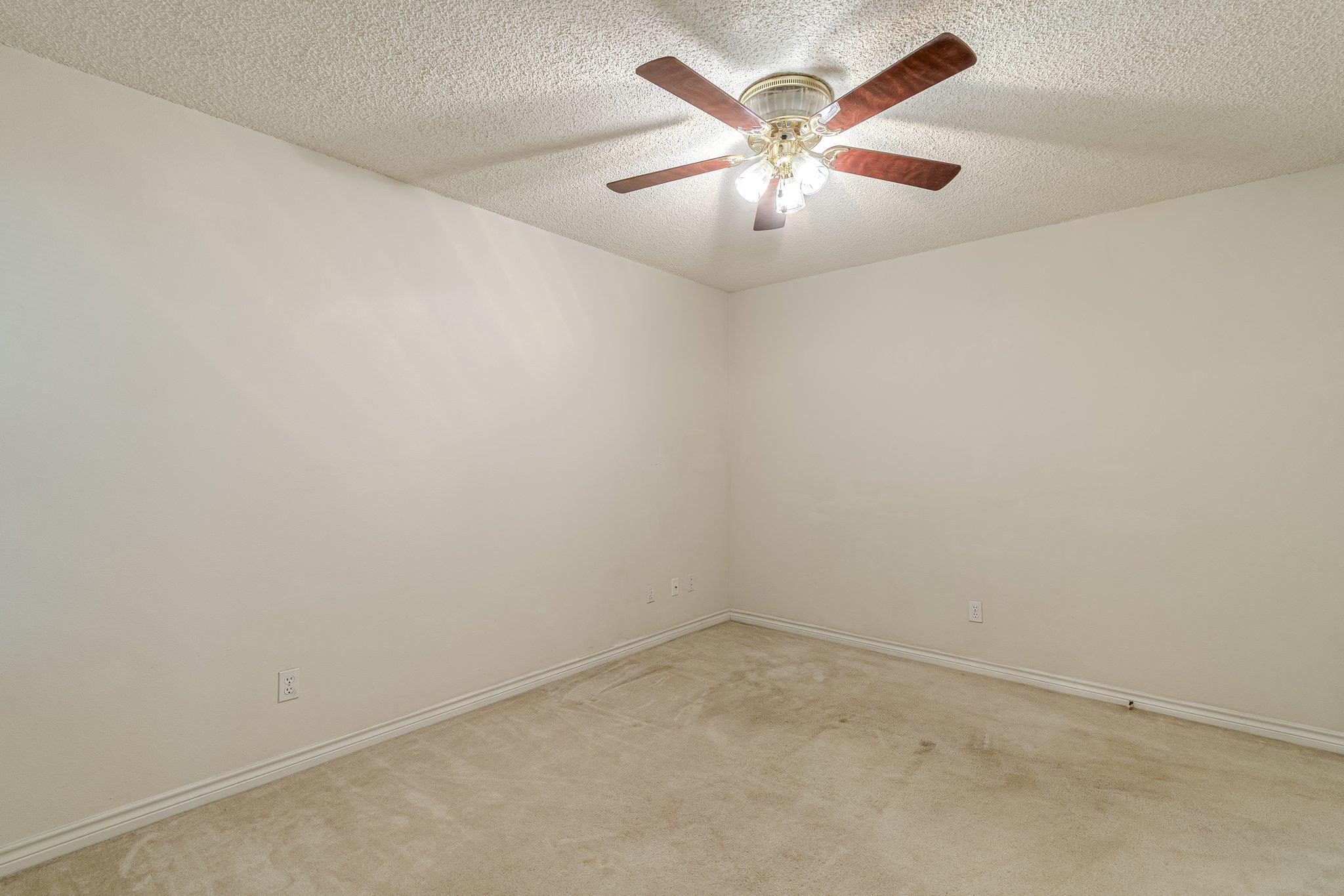 127 Maple Dr, Mountain City, TX 78610